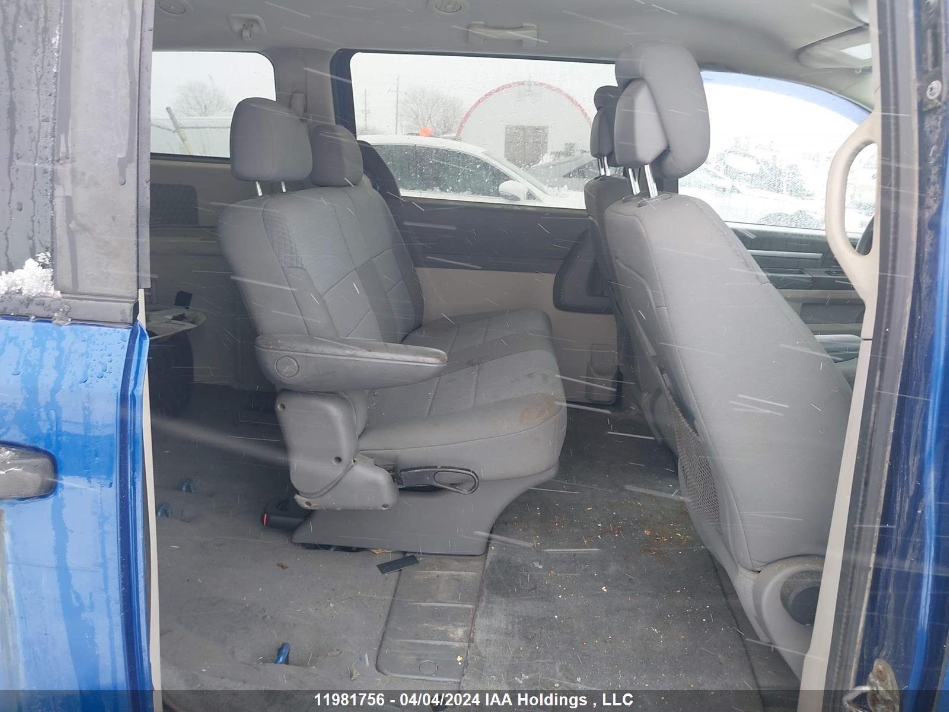 Photo 7 VIN: 2D4RN4DEXAR430425 - DODGE CARAVAN 