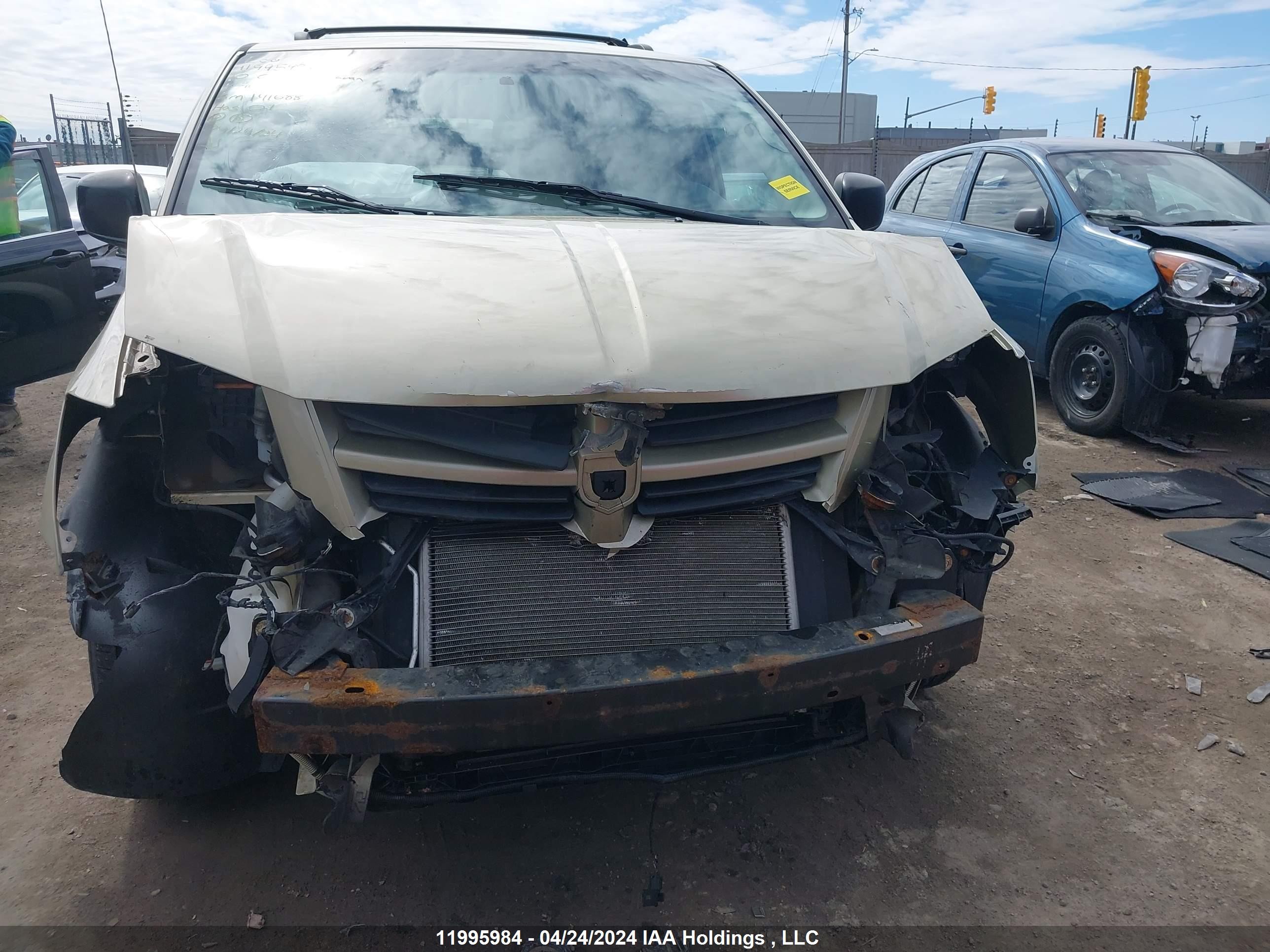 Photo 12 VIN: 2D4RN4DEXAR468494 - DODGE CARAVAN 