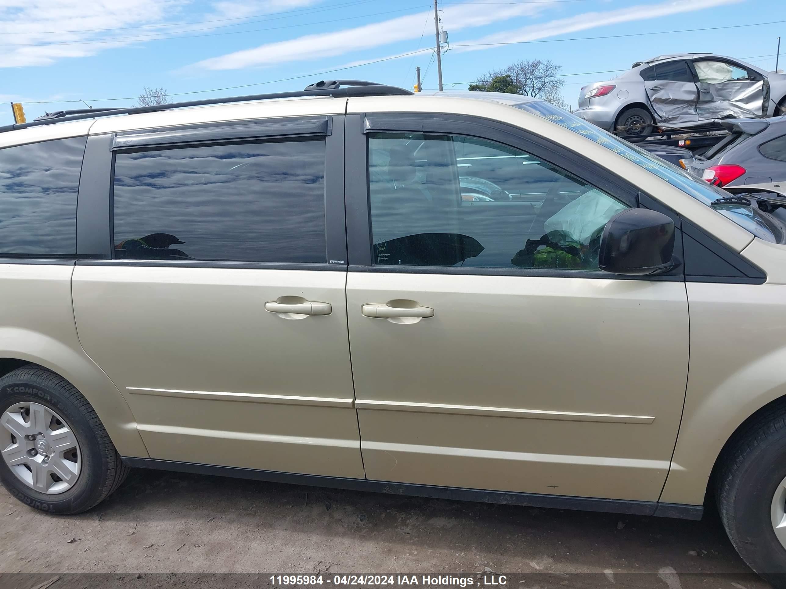 Photo 13 VIN: 2D4RN4DEXAR468494 - DODGE CARAVAN 