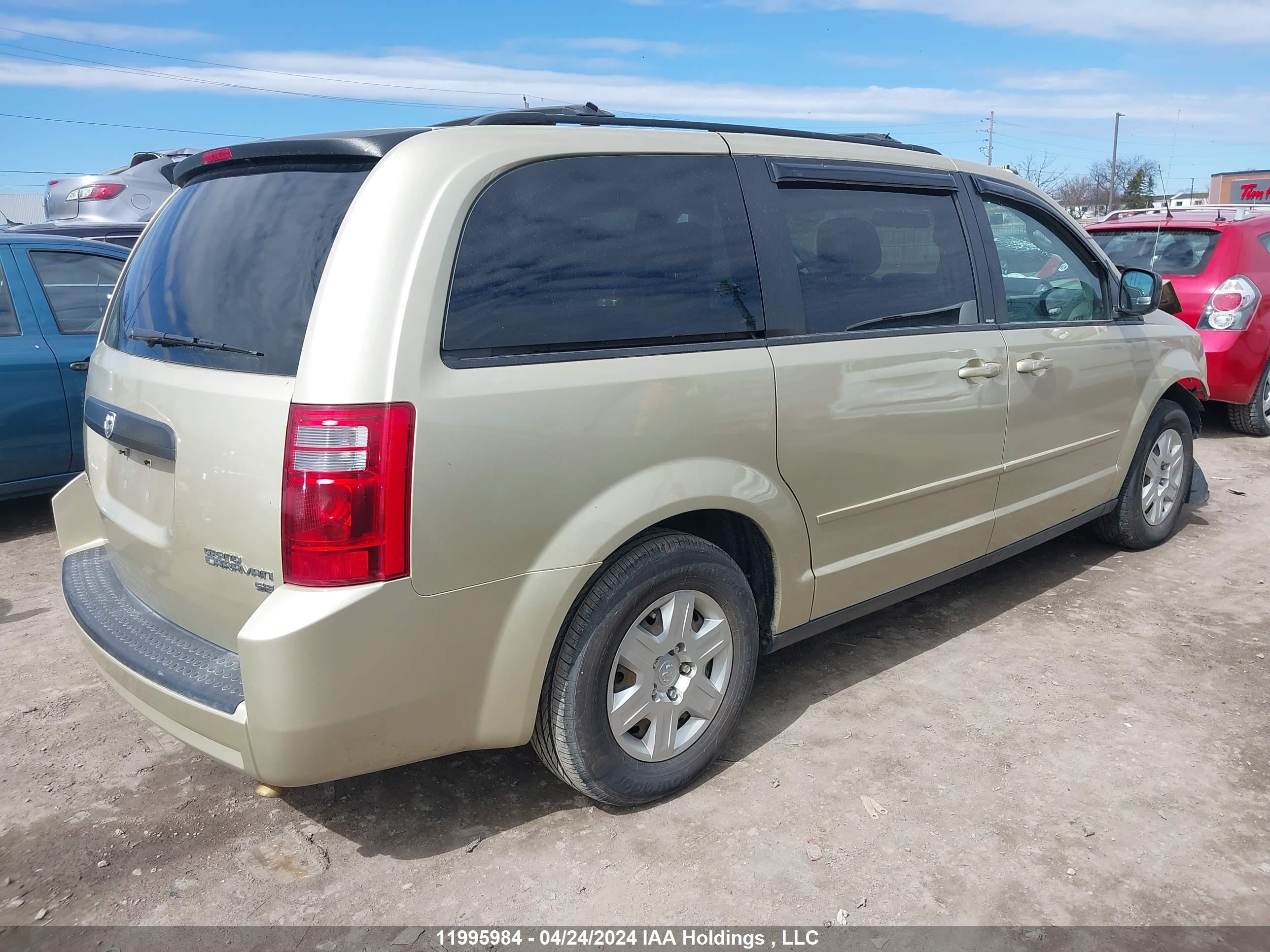 Photo 3 VIN: 2D4RN4DEXAR468494 - DODGE CARAVAN 