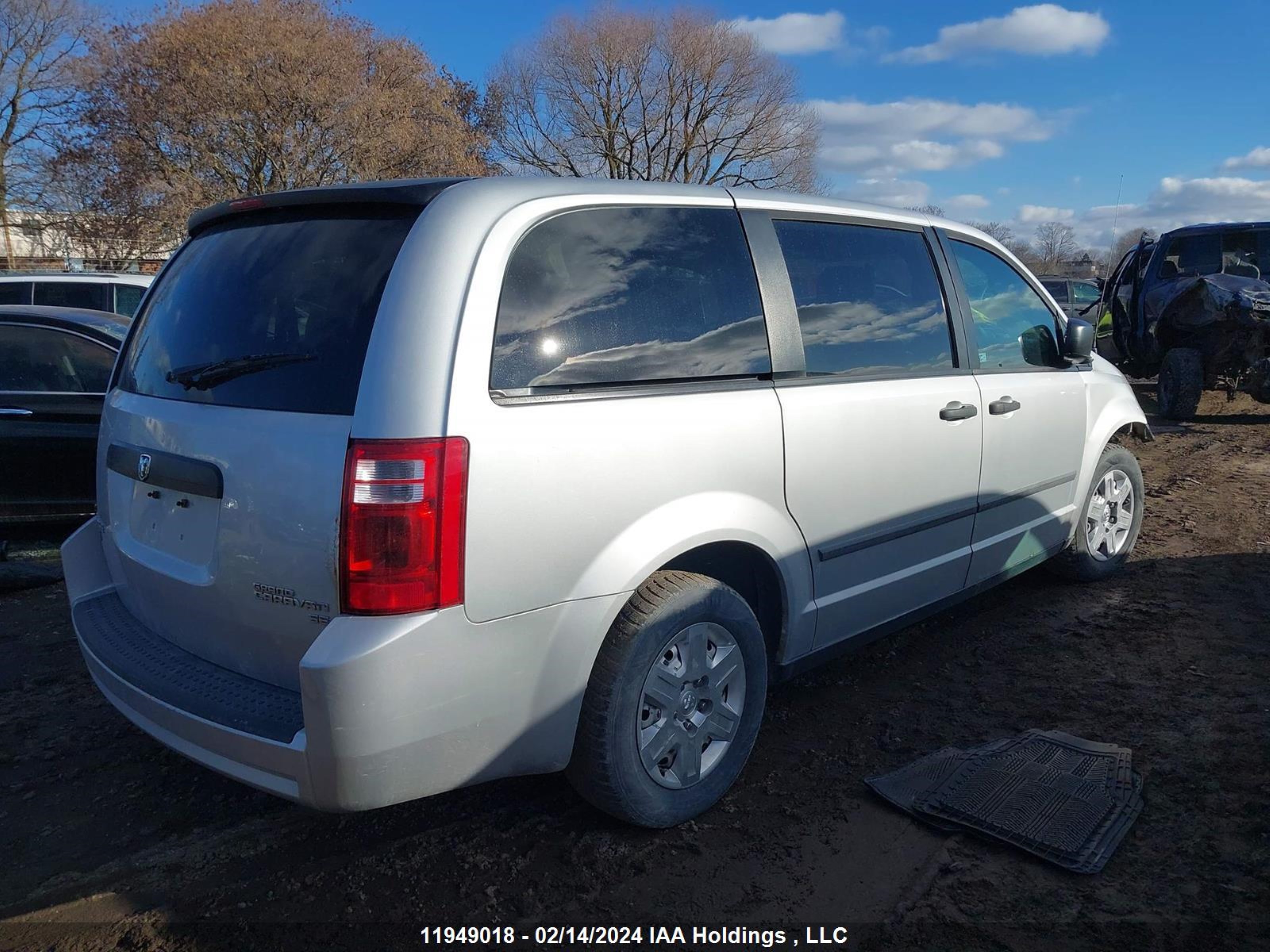 Photo 3 VIN: 2D4RN4DEXAR481844 - DODGE CARAVAN 