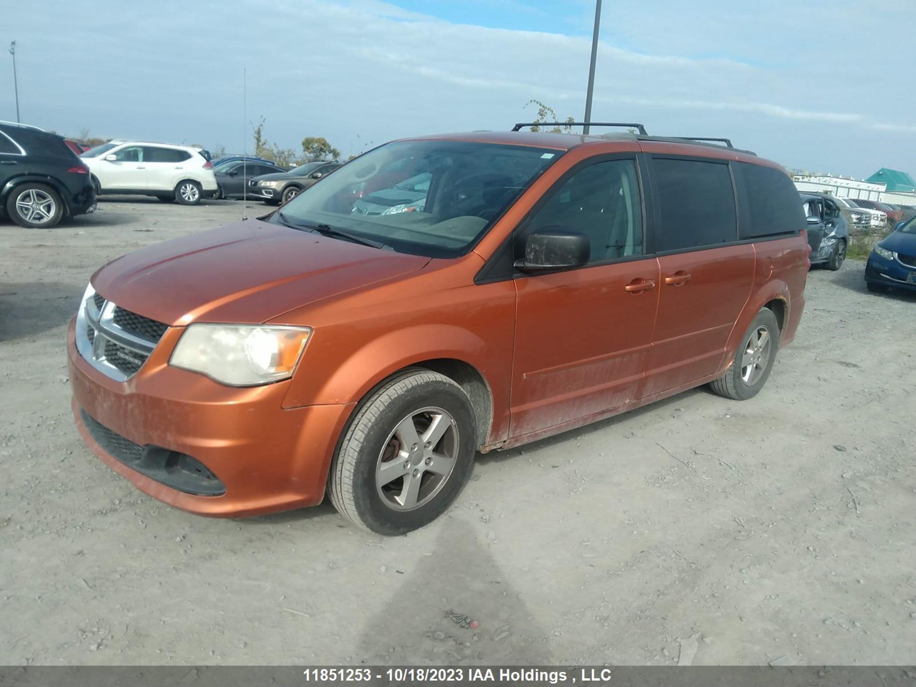 Photo 1 VIN: 2D4RN4DG2BR752947 - DODGE CARAVAN 