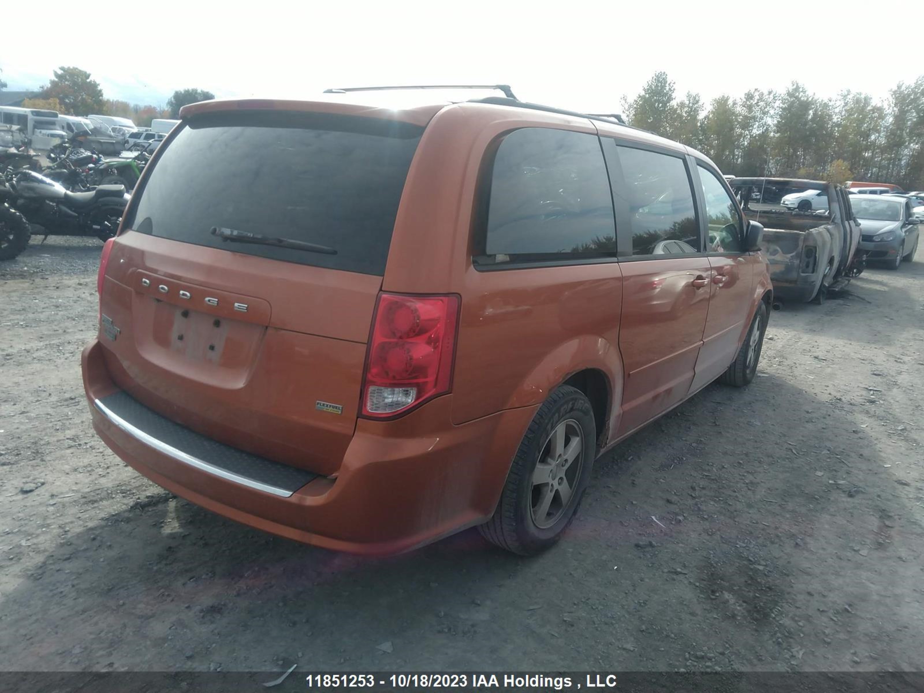 Photo 3 VIN: 2D4RN4DG2BR752947 - DODGE CARAVAN 