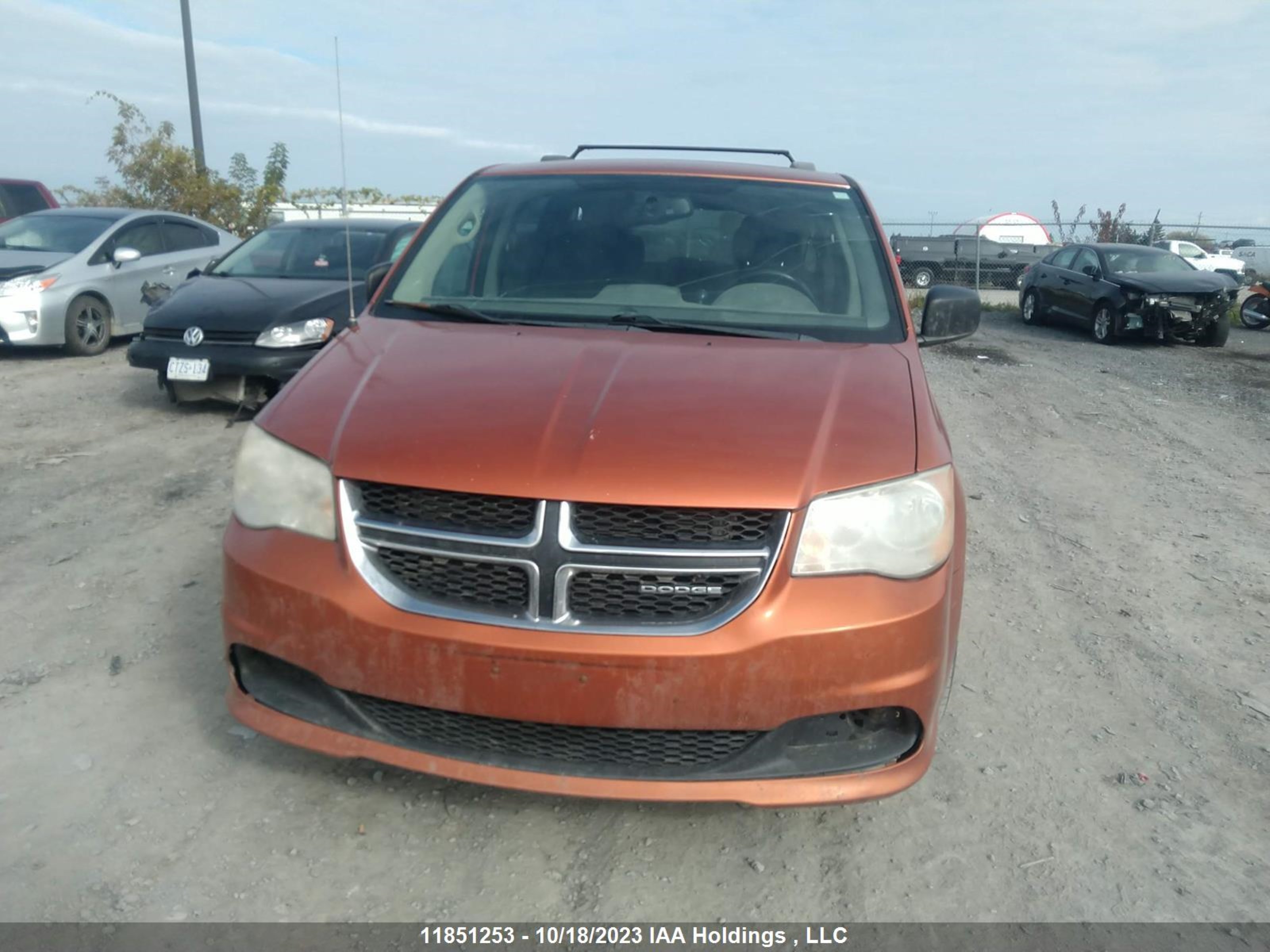 Photo 5 VIN: 2D4RN4DG2BR752947 - DODGE CARAVAN 