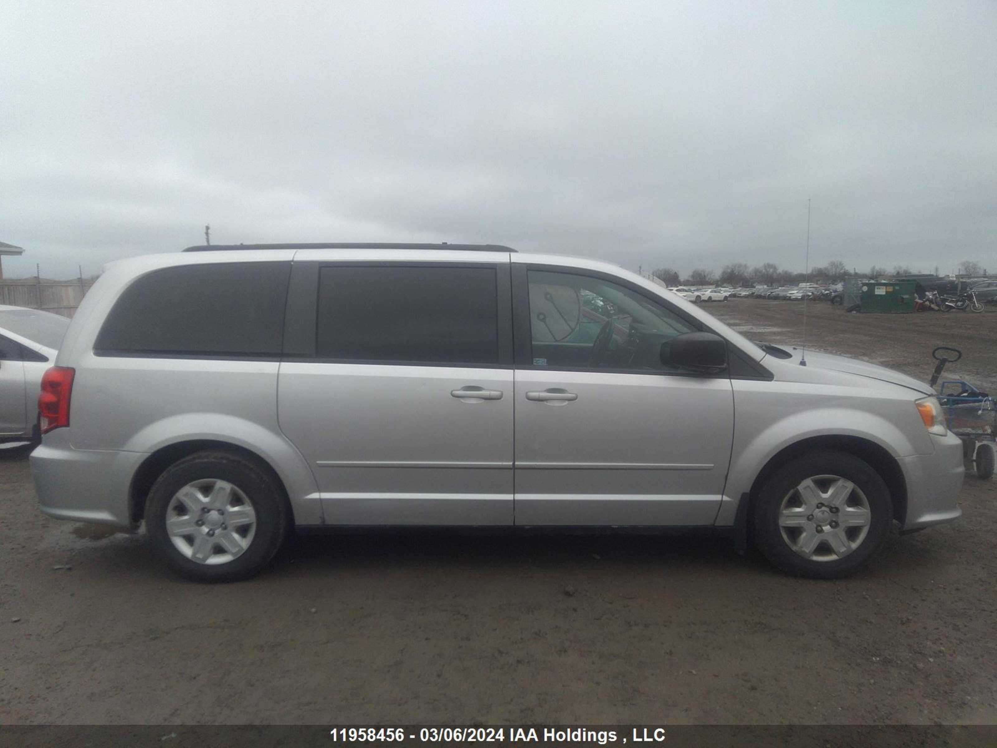 Photo 11 VIN: 2D4RN4DG2BR793725 - DODGE CARAVAN 