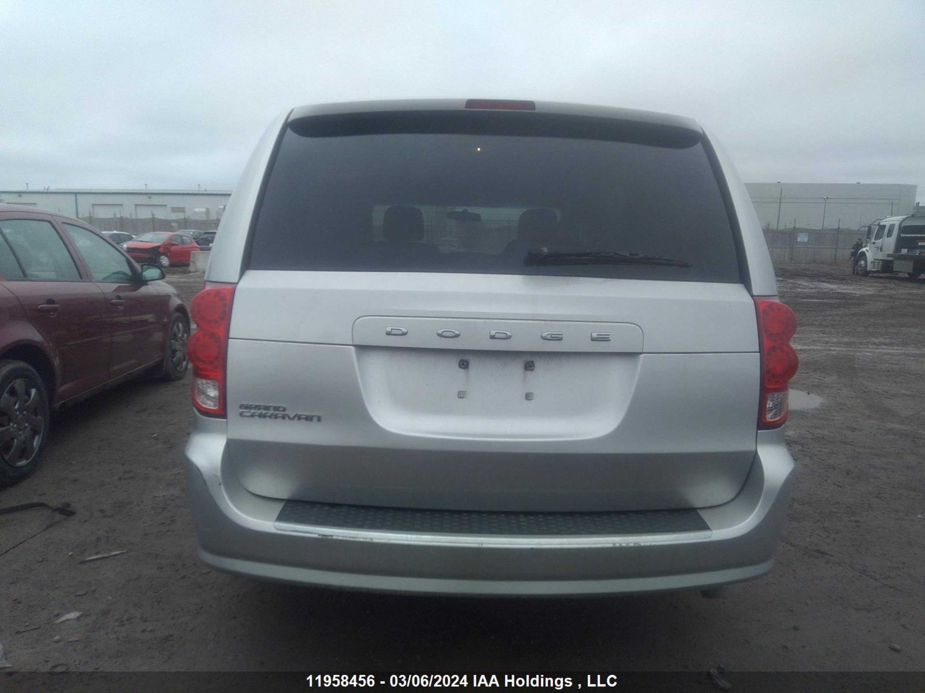 Photo 14 VIN: 2D4RN4DG2BR793725 - DODGE CARAVAN 