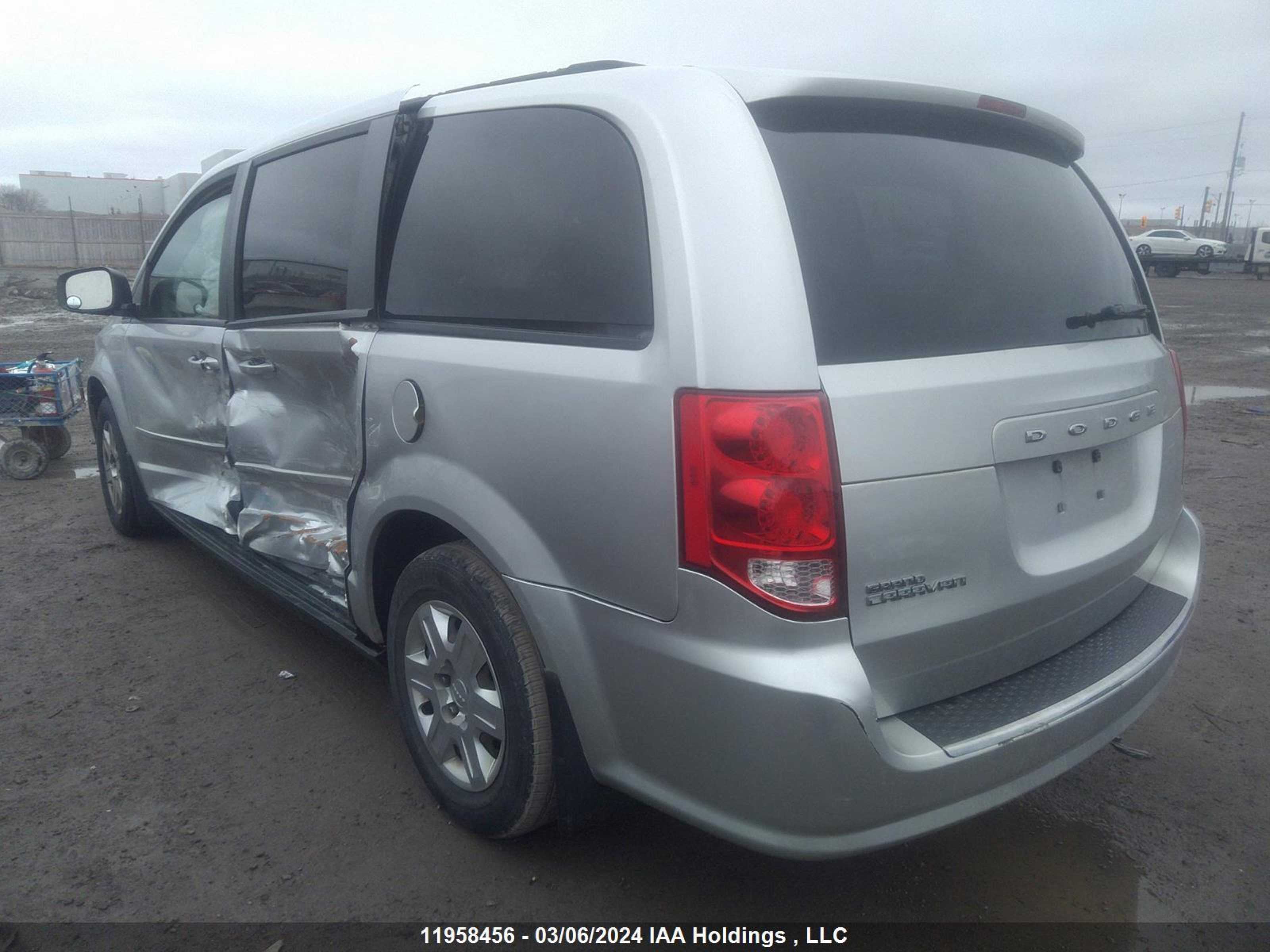 Photo 2 VIN: 2D4RN4DG2BR793725 - DODGE CARAVAN 