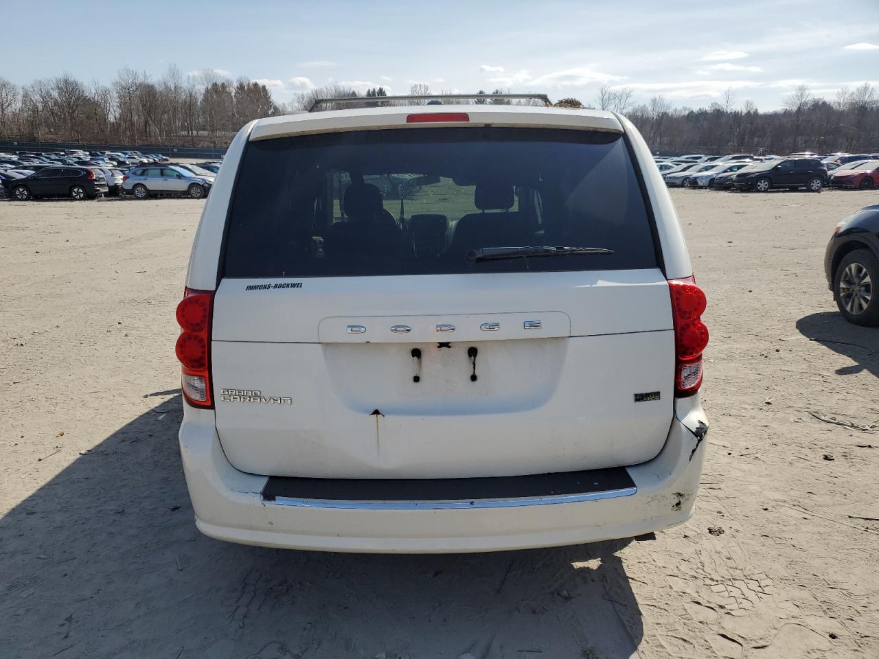 Photo 5 VIN: 2D4RN4DG3BR757395 - DODGE CARAVAN 