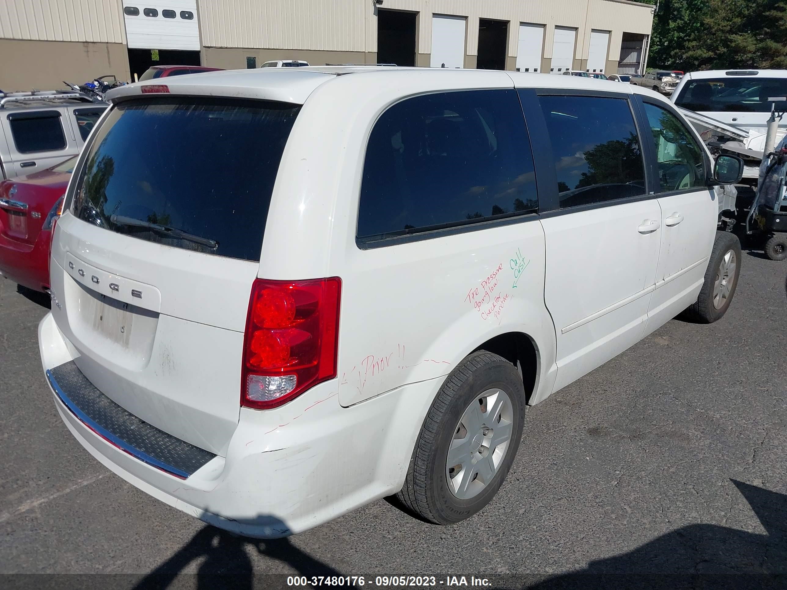 Photo 3 VIN: 2D4RN4DG4BR732490 - DODGE CARAVAN 