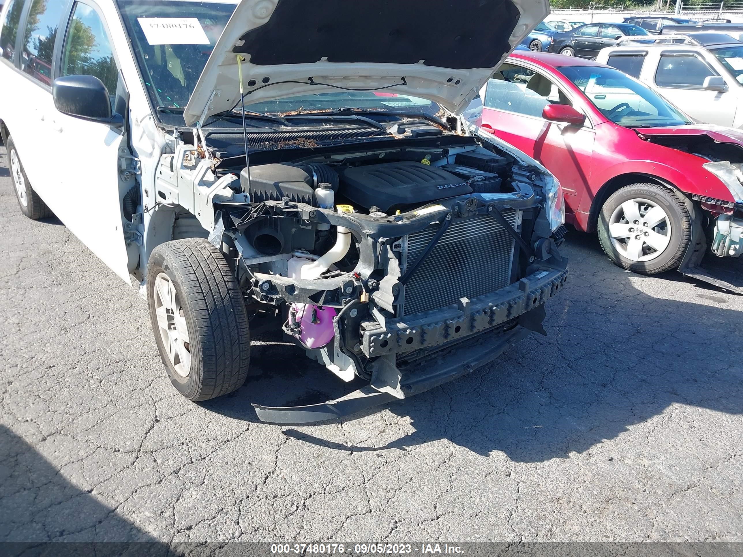 Photo 5 VIN: 2D4RN4DG4BR732490 - DODGE CARAVAN 