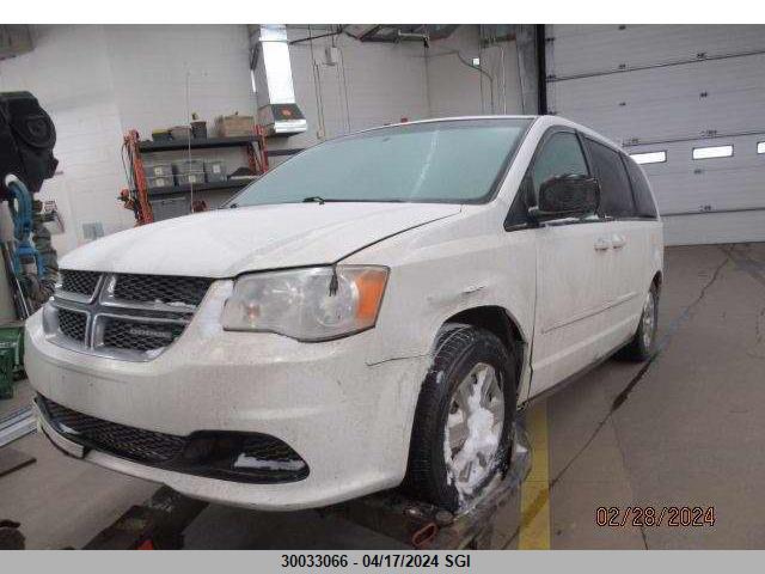 Photo 1 VIN: 2D4RN4DG4BR756613 - DODGE CARAVAN 