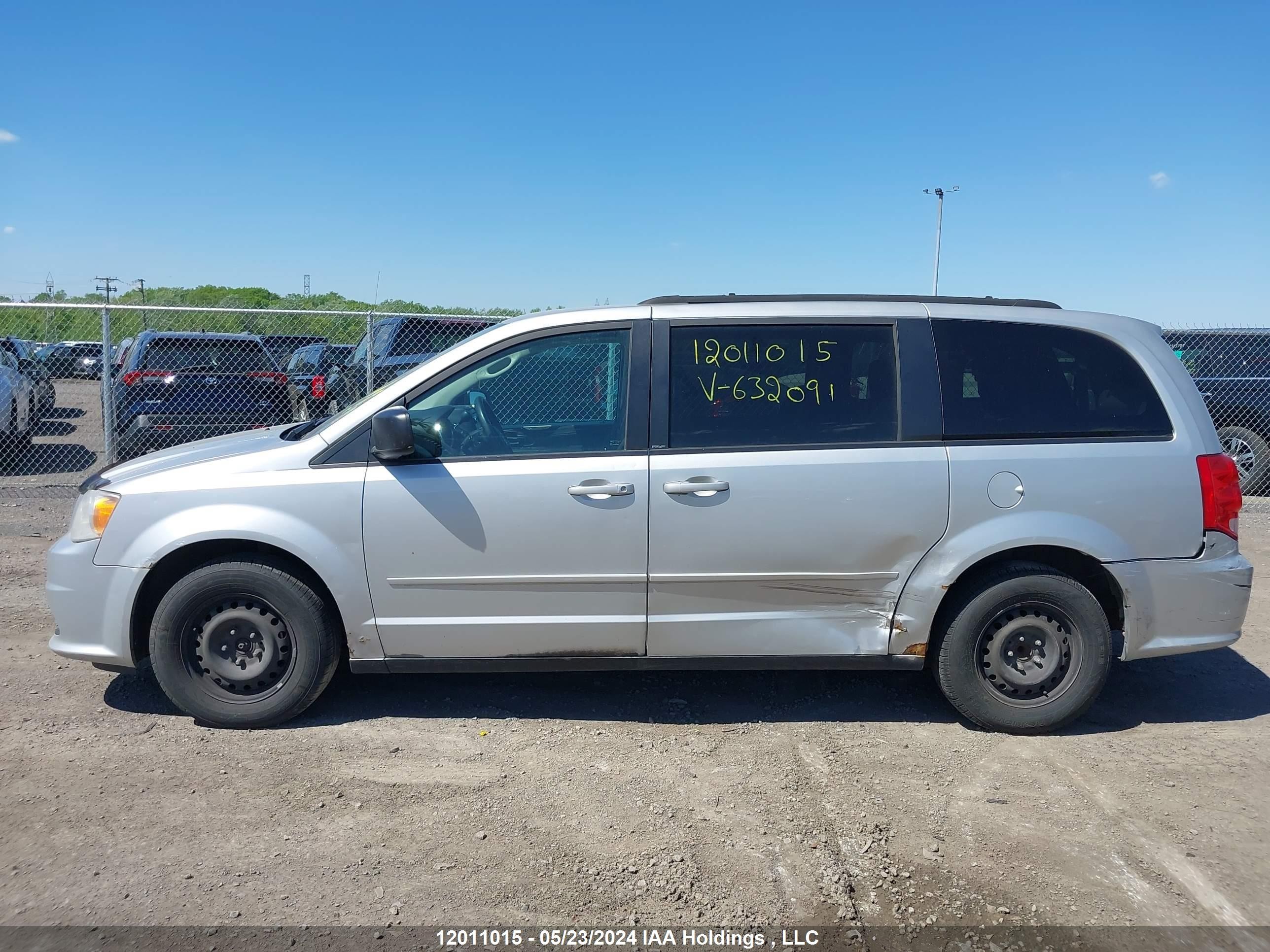 Photo 14 VIN: 2D4RN4DG5BR632091 - DODGE CARAVAN 