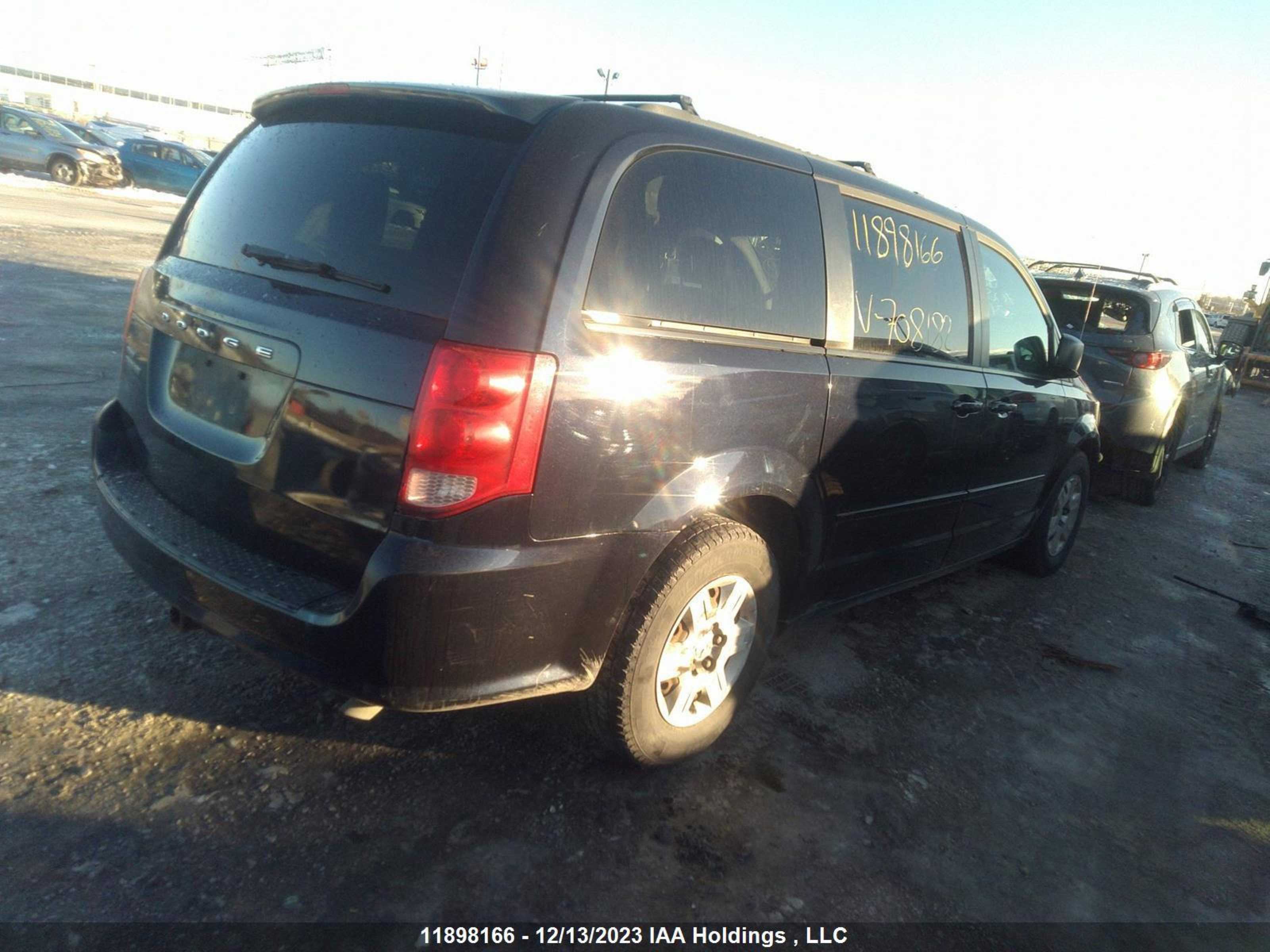 Photo 3 VIN: 2D4RN4DG5BR708182 - DODGE CARAVAN 