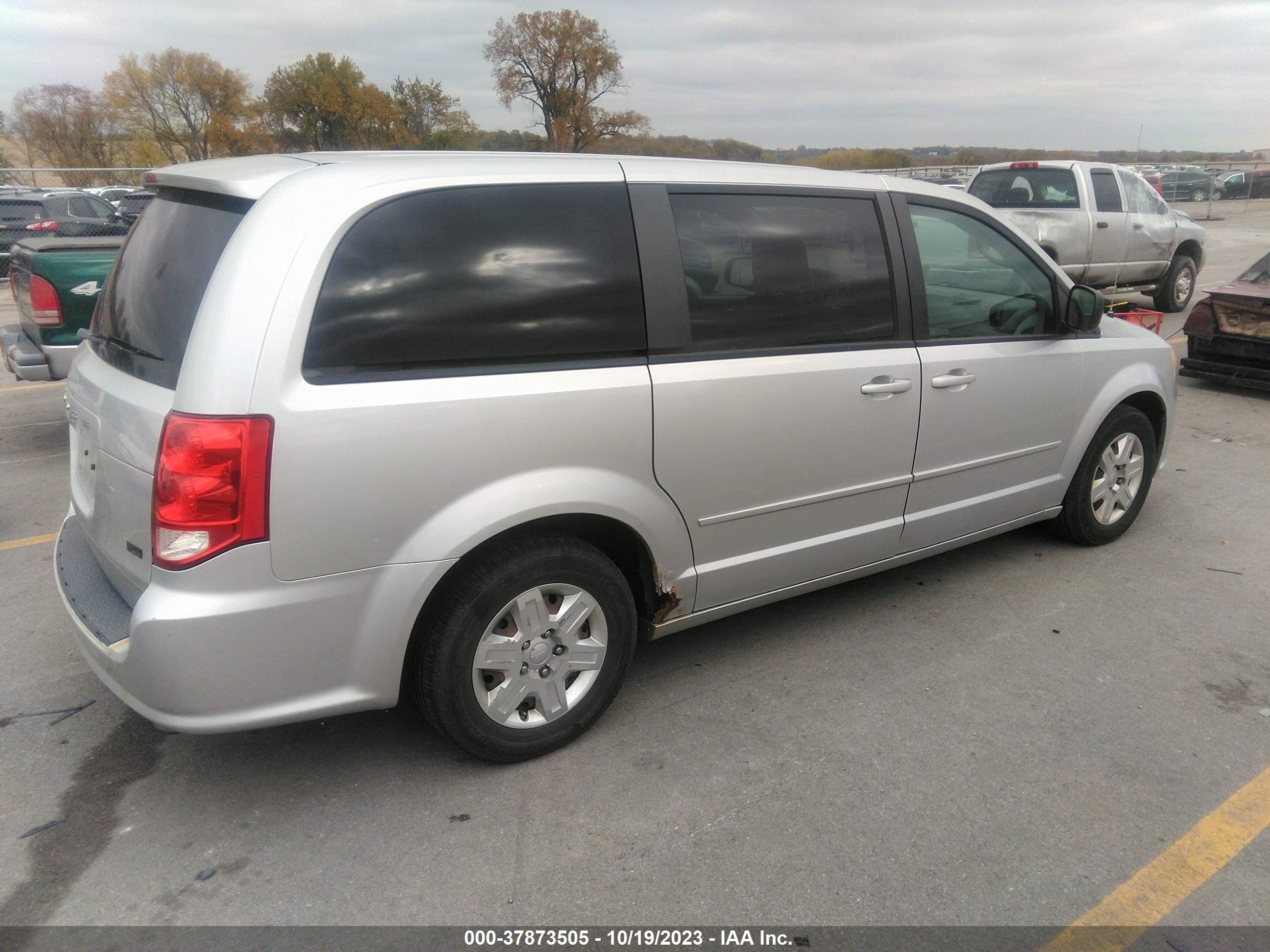 Photo 3 VIN: 2D4RN4DG8BR769154 - DODGE GRAND CARAVAN 