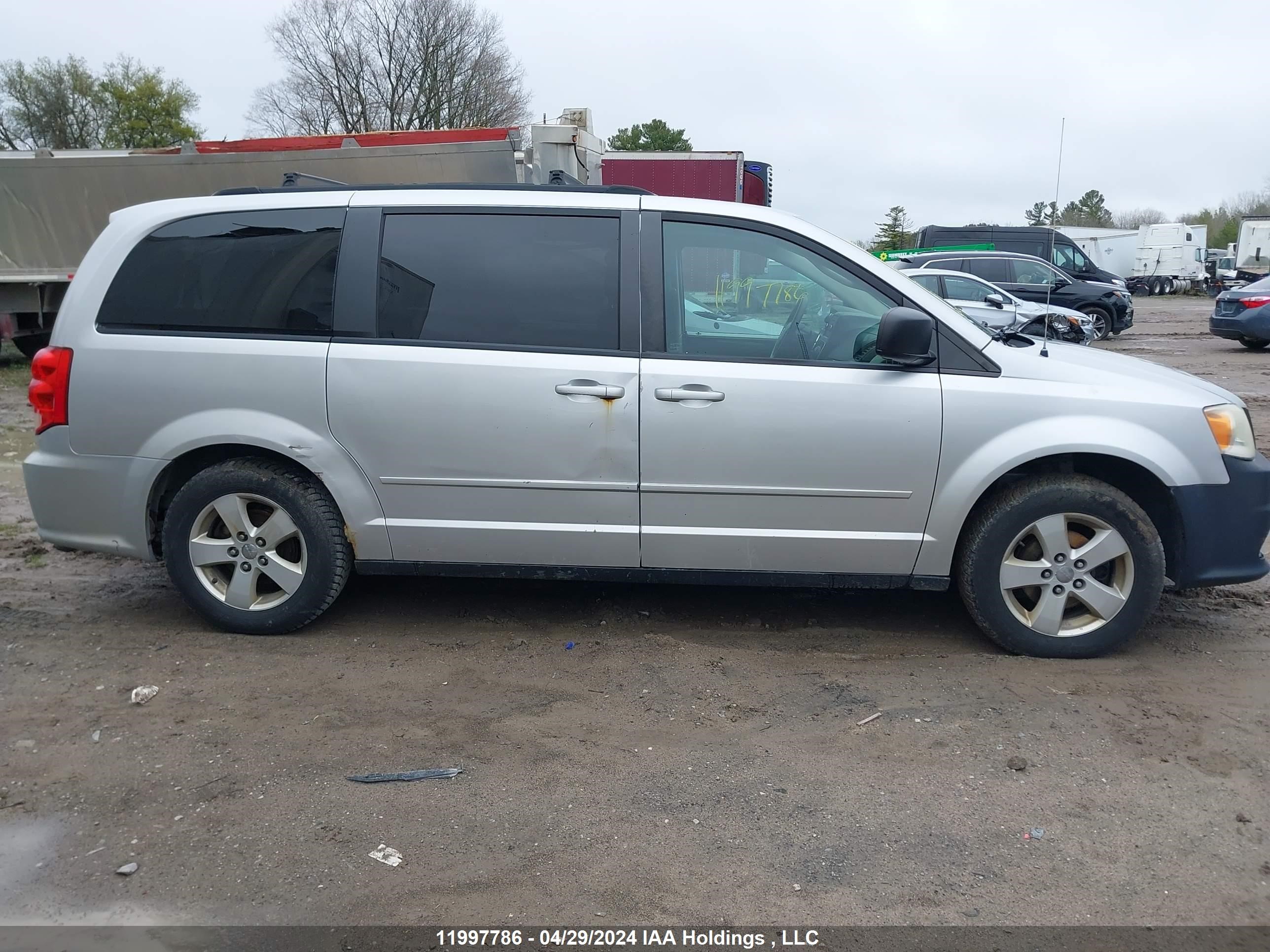 Photo 10 VIN: 2D4RN4DG9BR737412 - DODGE CARAVAN 