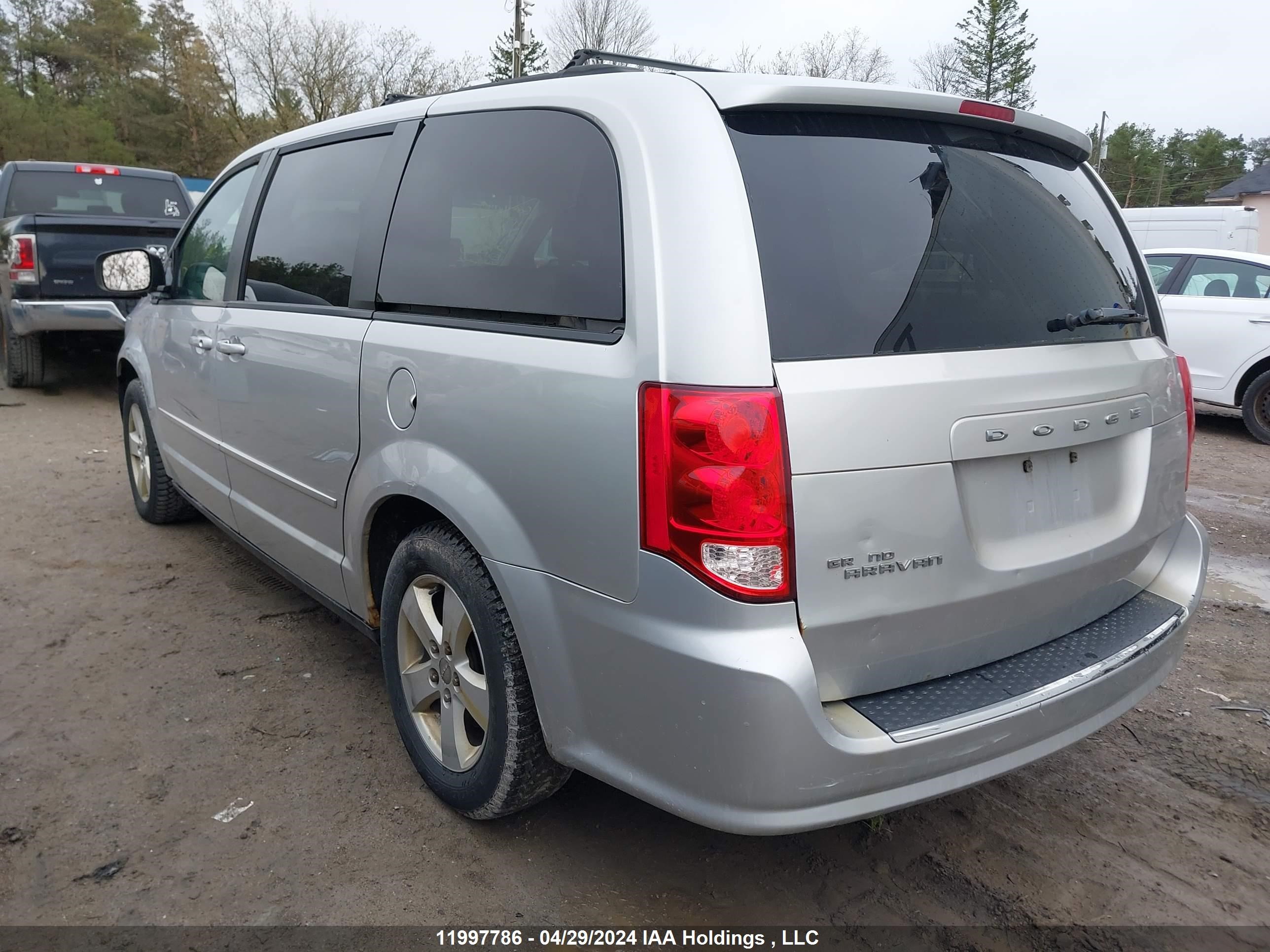 Photo 2 VIN: 2D4RN4DG9BR737412 - DODGE CARAVAN 