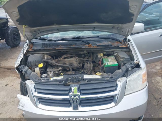 Photo 9 VIN: 2D4RN5D10AR215767 - DODGE GRAND CARAVAN 