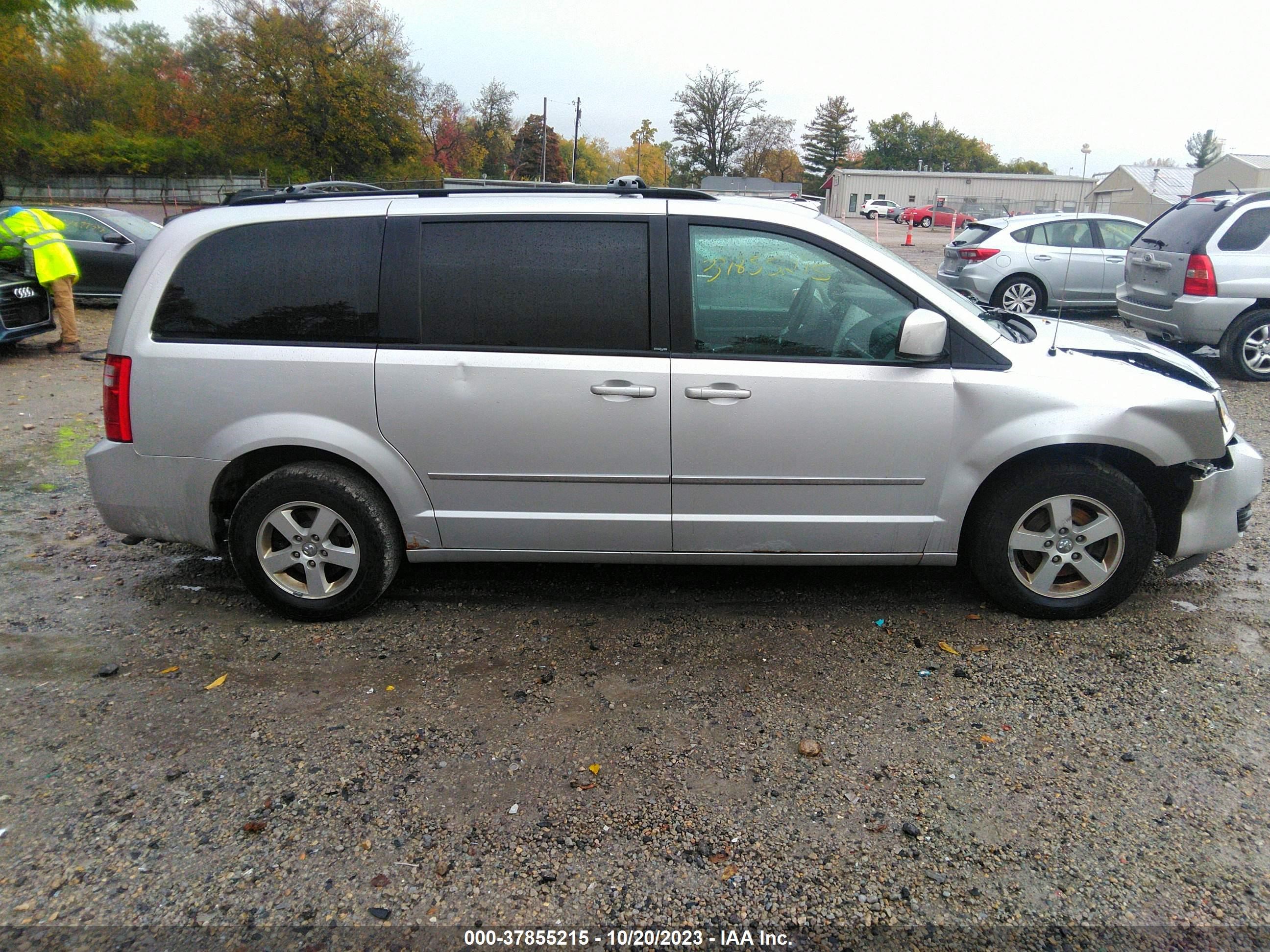 Photo 12 VIN: 2D4RN5D10AR245125 - DODGE CARAVAN 