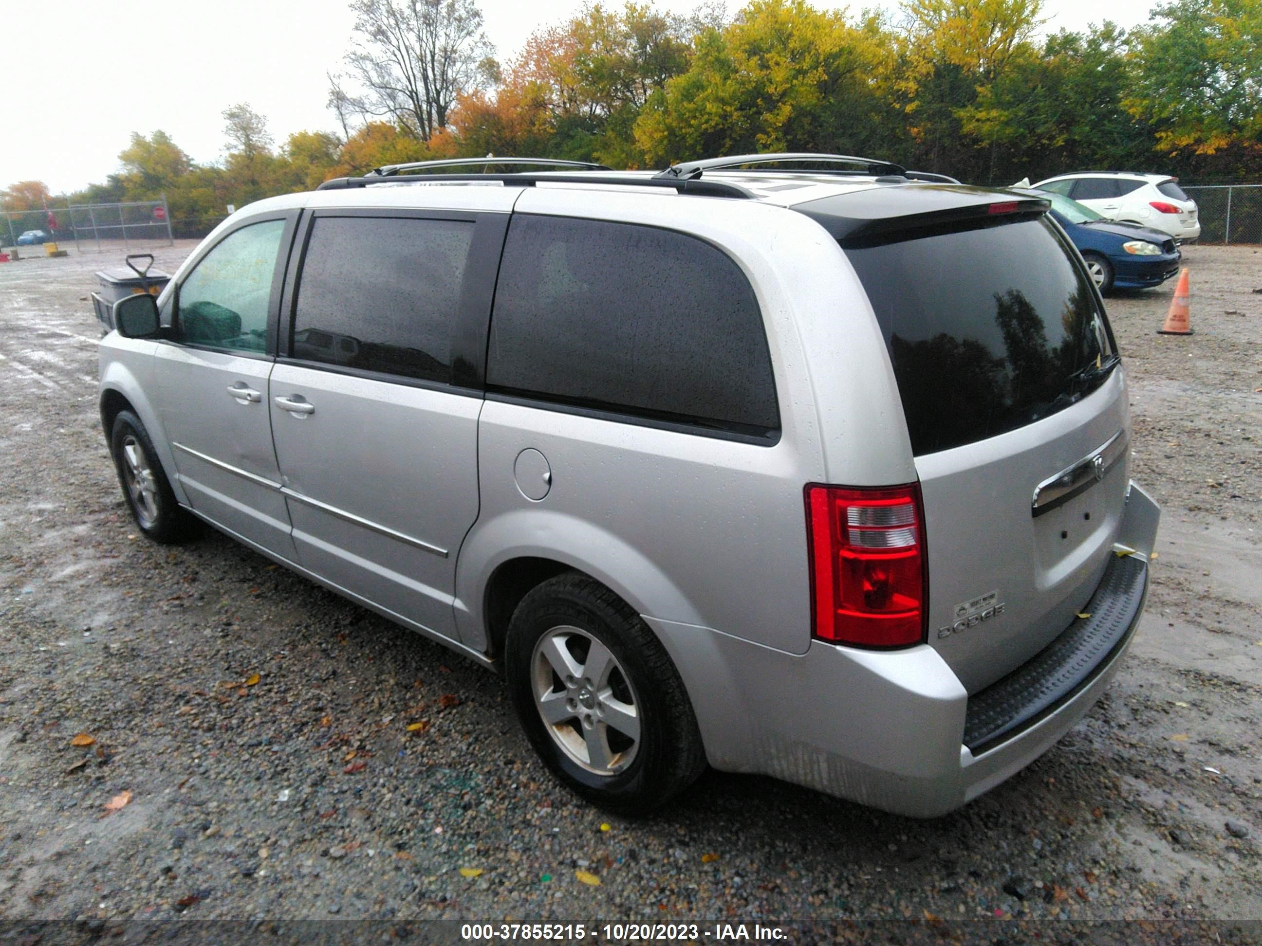 Photo 2 VIN: 2D4RN5D10AR245125 - DODGE CARAVAN 