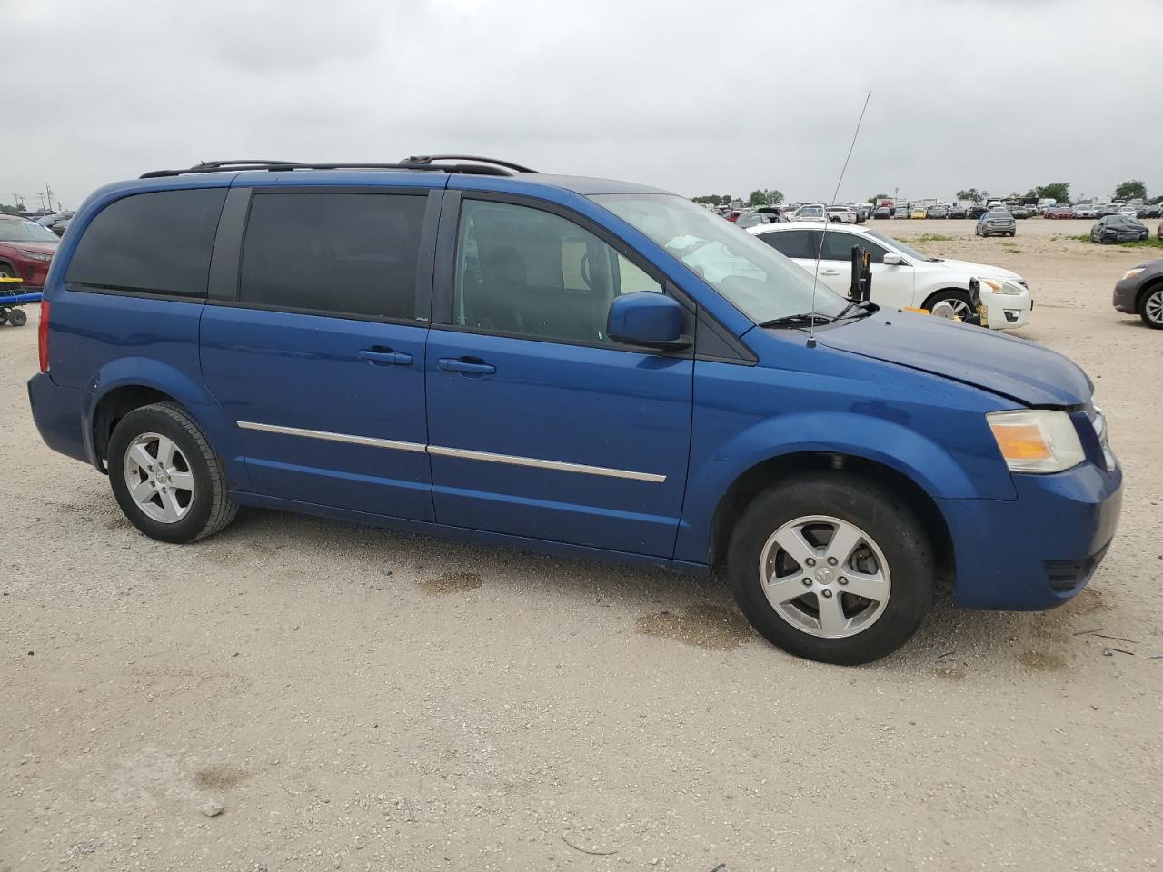 Photo 3 VIN: 2D4RN5D10AR455997 - DODGE CARAVAN 