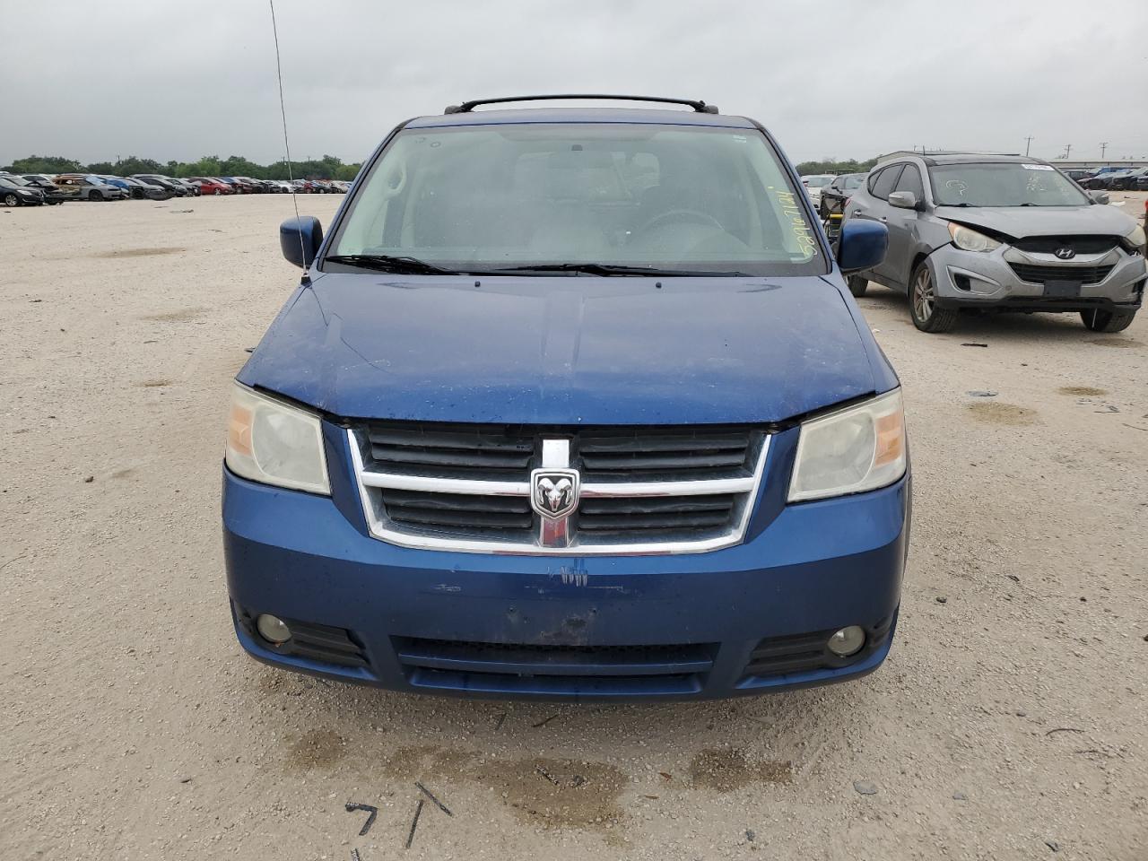 Photo 4 VIN: 2D4RN5D10AR455997 - DODGE CARAVAN 