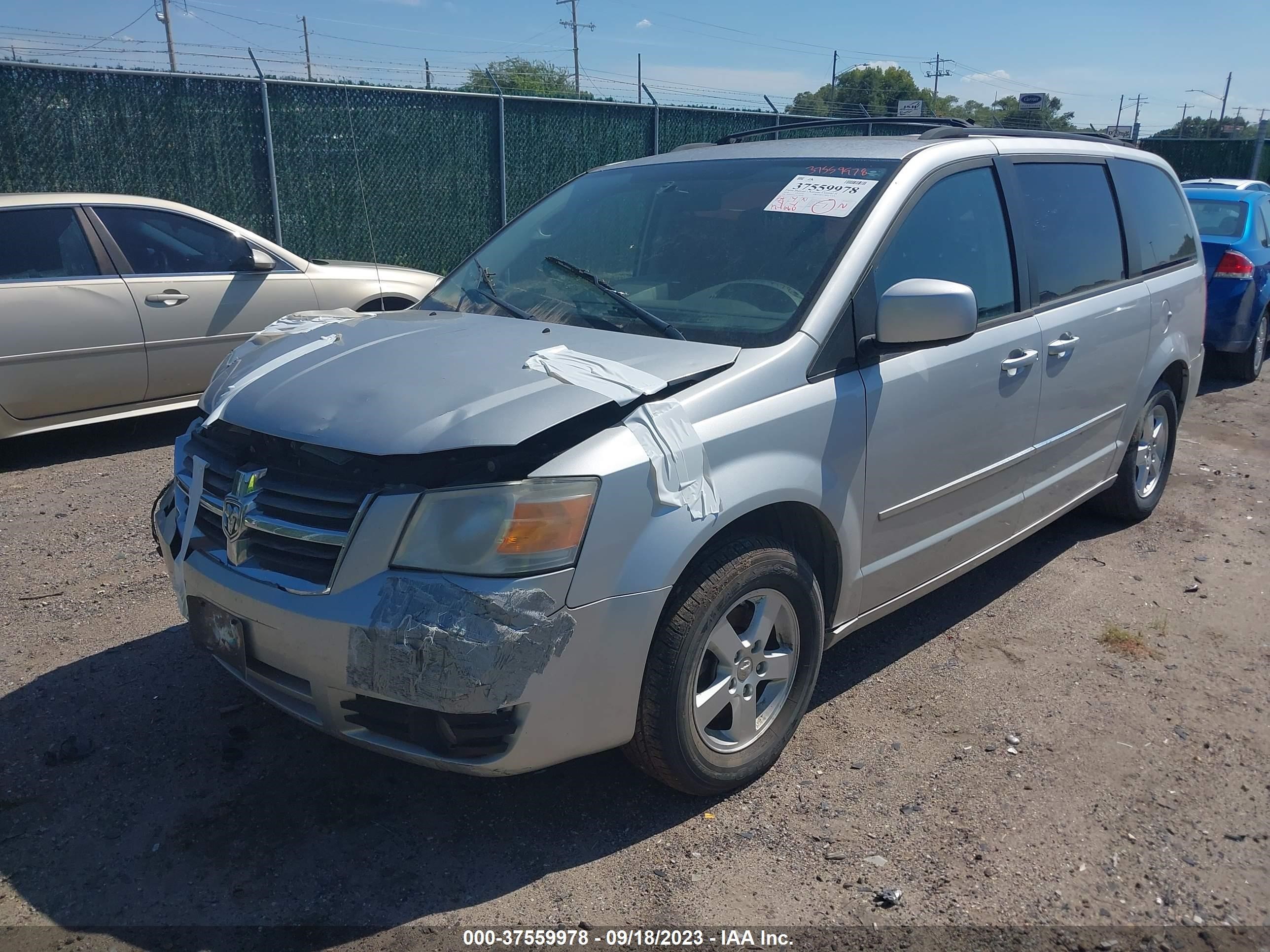 Photo 1 VIN: 2D4RN5D11AR280398 - DODGE CARAVAN 