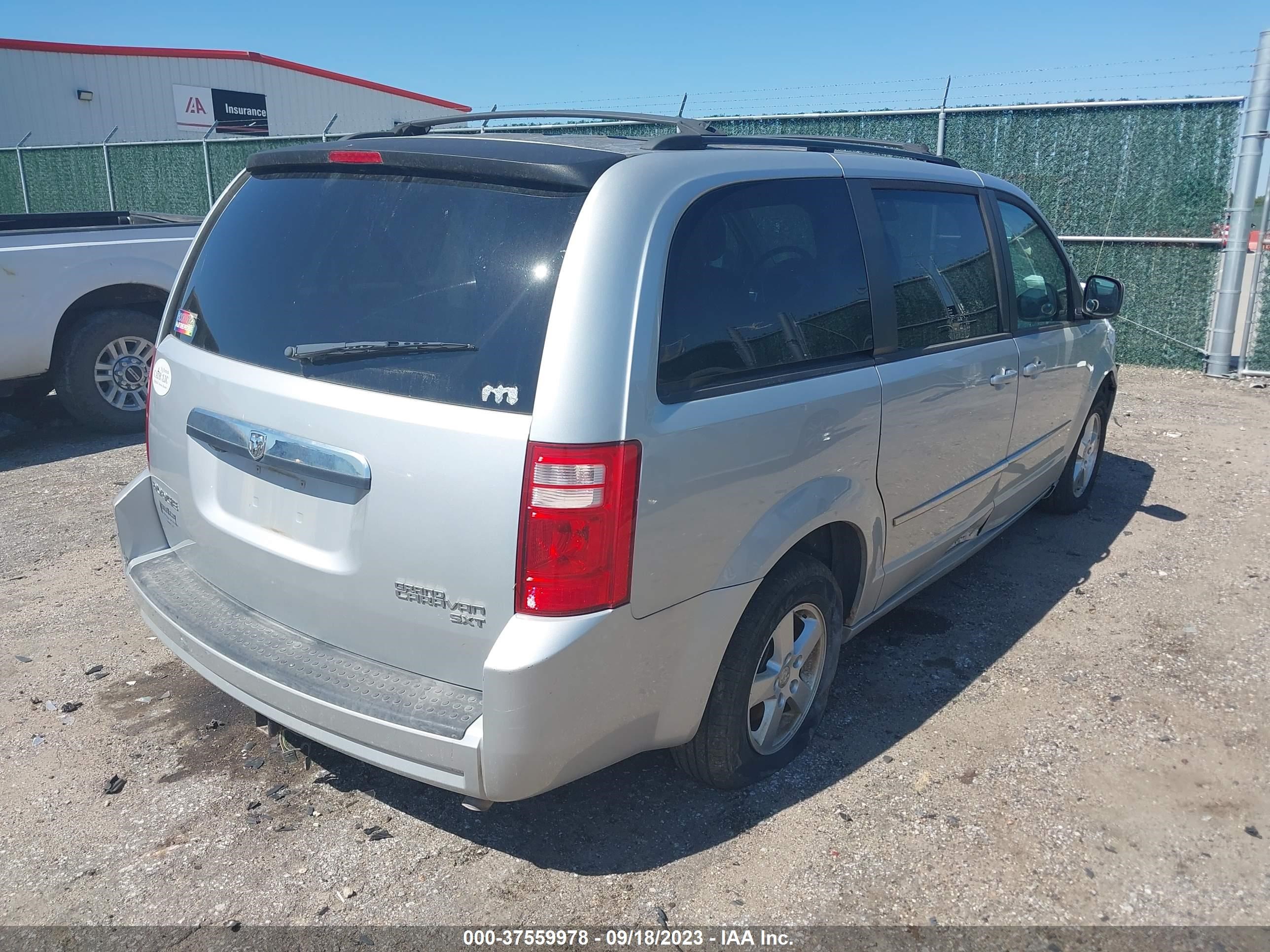 Photo 3 VIN: 2D4RN5D11AR280398 - DODGE CARAVAN 