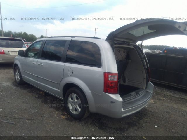 Photo 2 VIN: 2D4RN5D11AR317983 - DODGE GRAND CARAVAN 