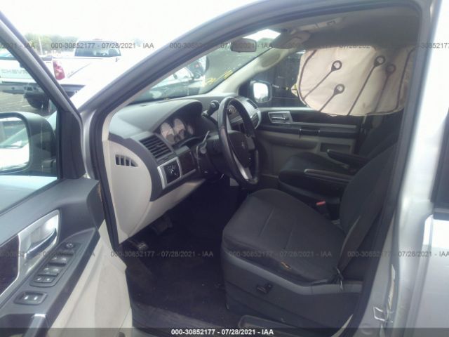 Photo 4 VIN: 2D4RN5D11AR317983 - DODGE GRAND CARAVAN 