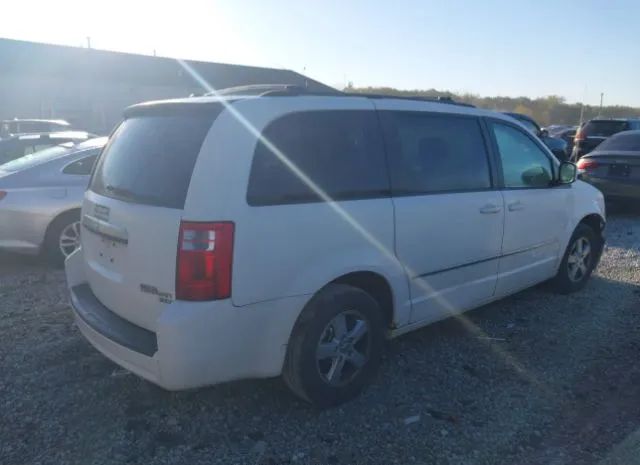 Photo 3 VIN: 2D4RN5D11AR417470 - DODGE GRAND CARAVAN 