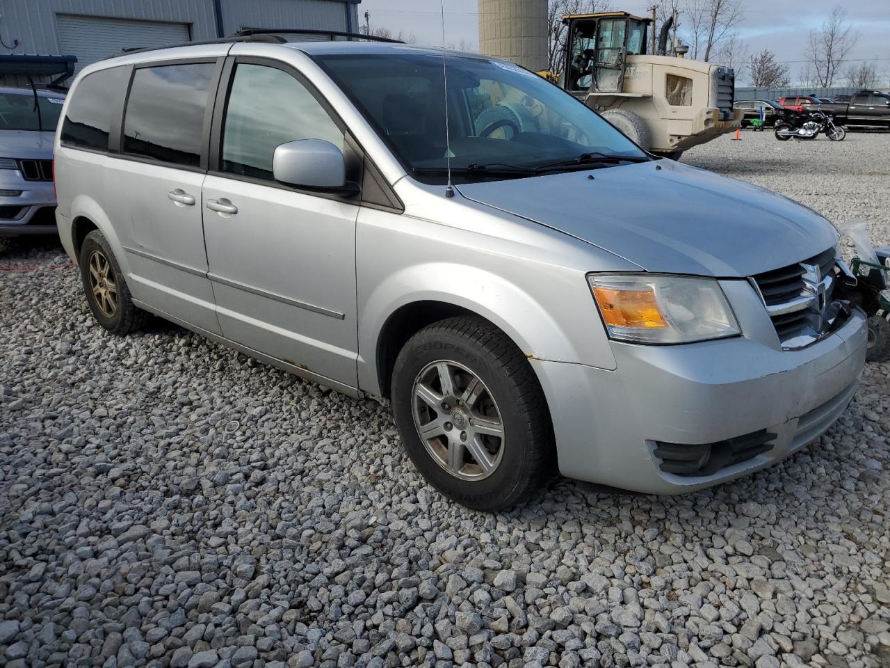 Photo 3 VIN: 2D4RN5D13AR482711 - DODGE CARAVAN 