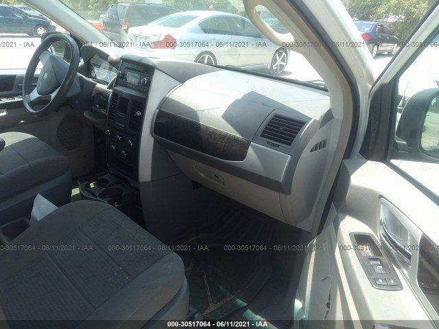 Photo 4 VIN: 2D4RN5D14AR121424 - DODGE GRAND CARAVAN 