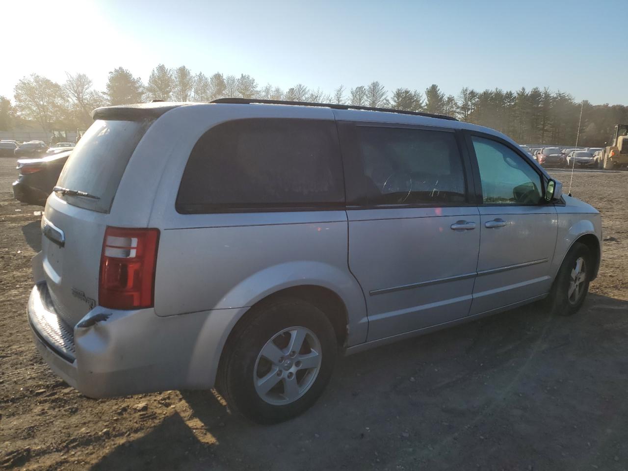 Photo 2 VIN: 2D4RN5D15AR120394 - DODGE CARAVAN 