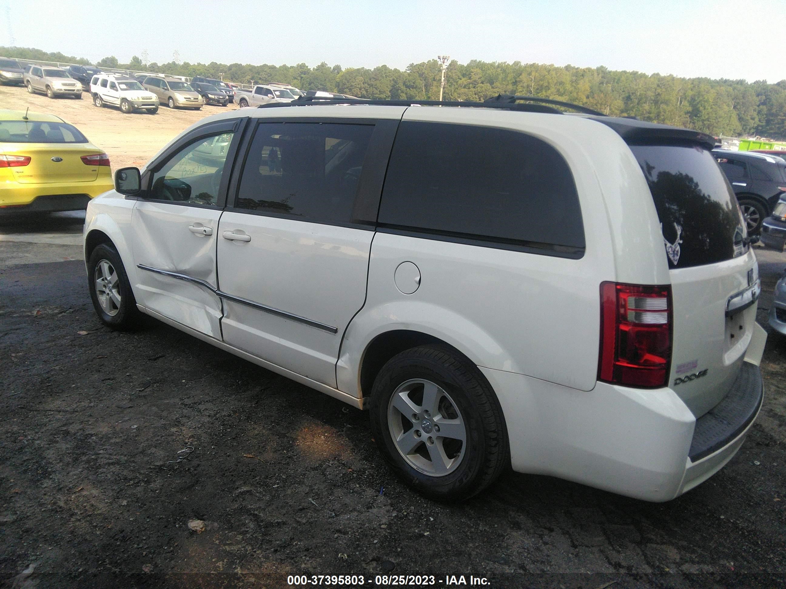 Photo 2 VIN: 2D4RN5D15AR461584 - DODGE CARAVAN 