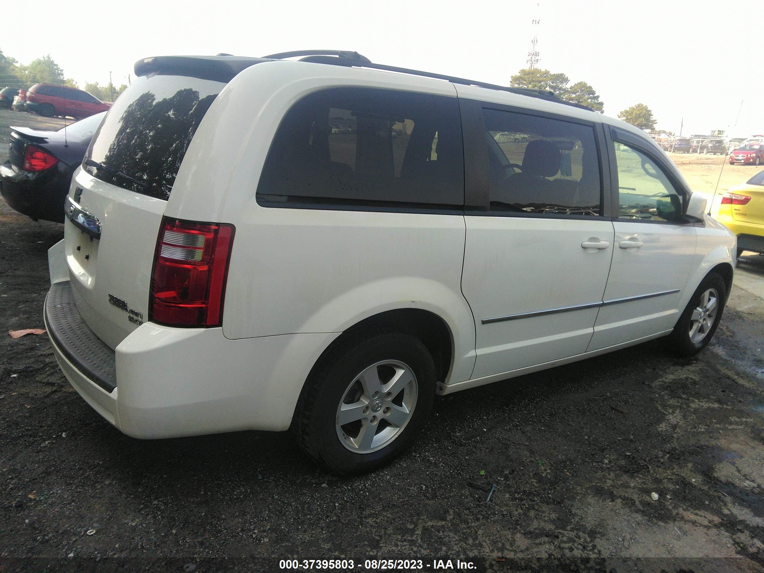 Photo 3 VIN: 2D4RN5D15AR461584 - DODGE CARAVAN 