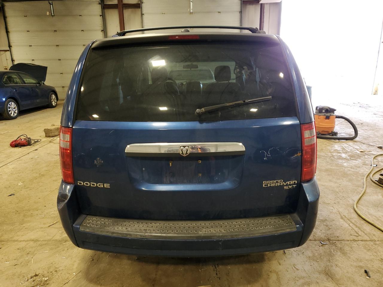 Photo 5 VIN: 2D4RN5D17AR201316 - DODGE CARAVAN 