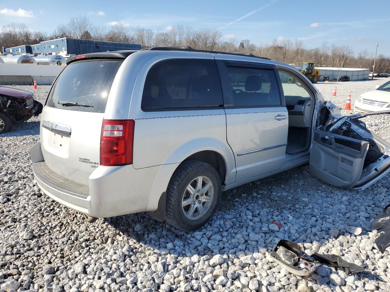 Photo 2 VIN: 2D4RN5D18AR498192 - DODGE CARAVAN 