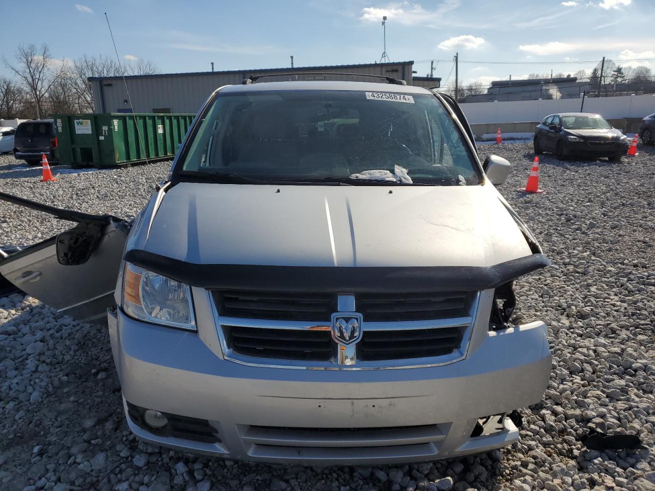 Photo 4 VIN: 2D4RN5D18AR498192 - DODGE CARAVAN 