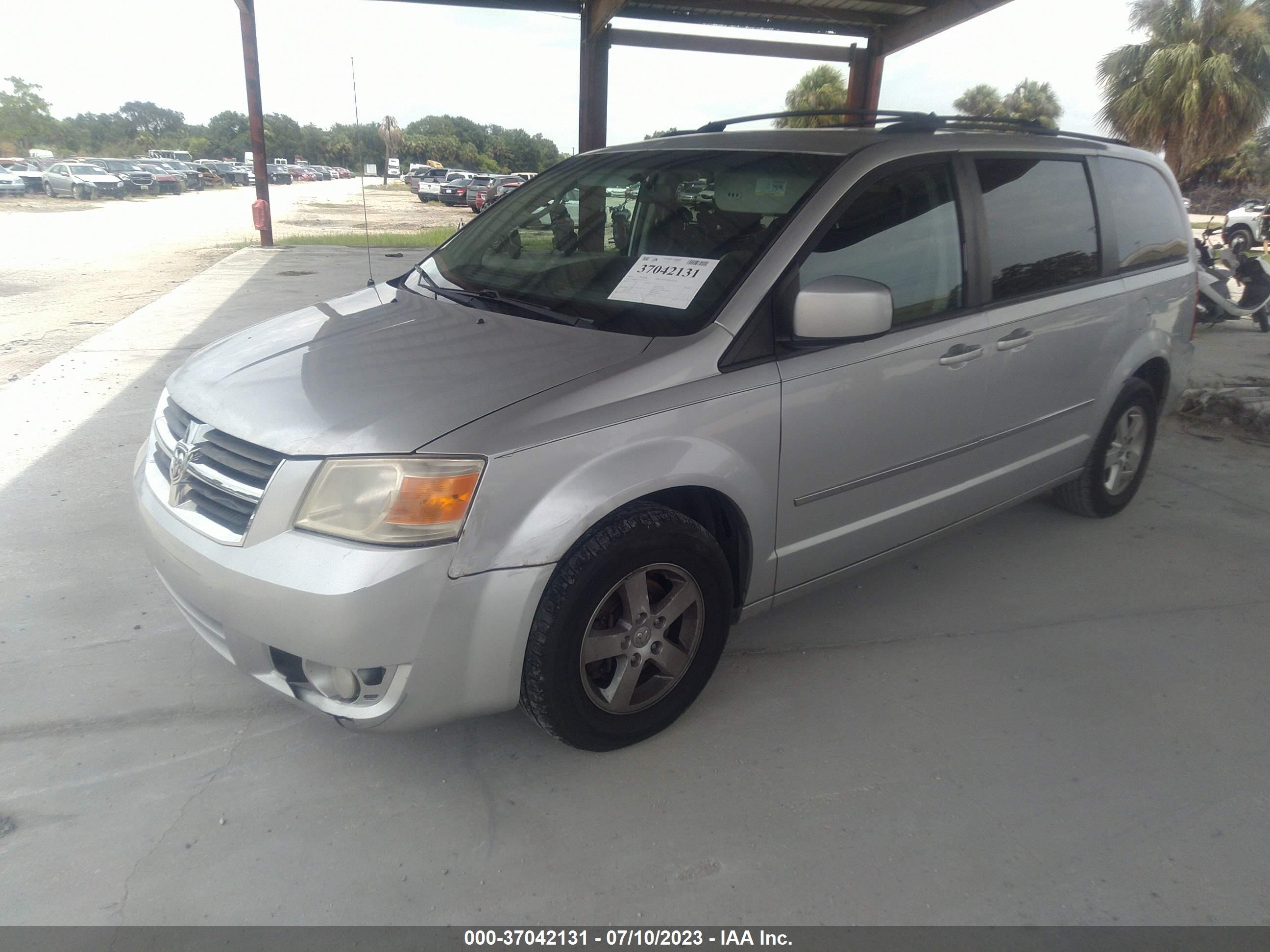 Photo 1 VIN: 2D4RN5D19AR251327 - DODGE CARAVAN 