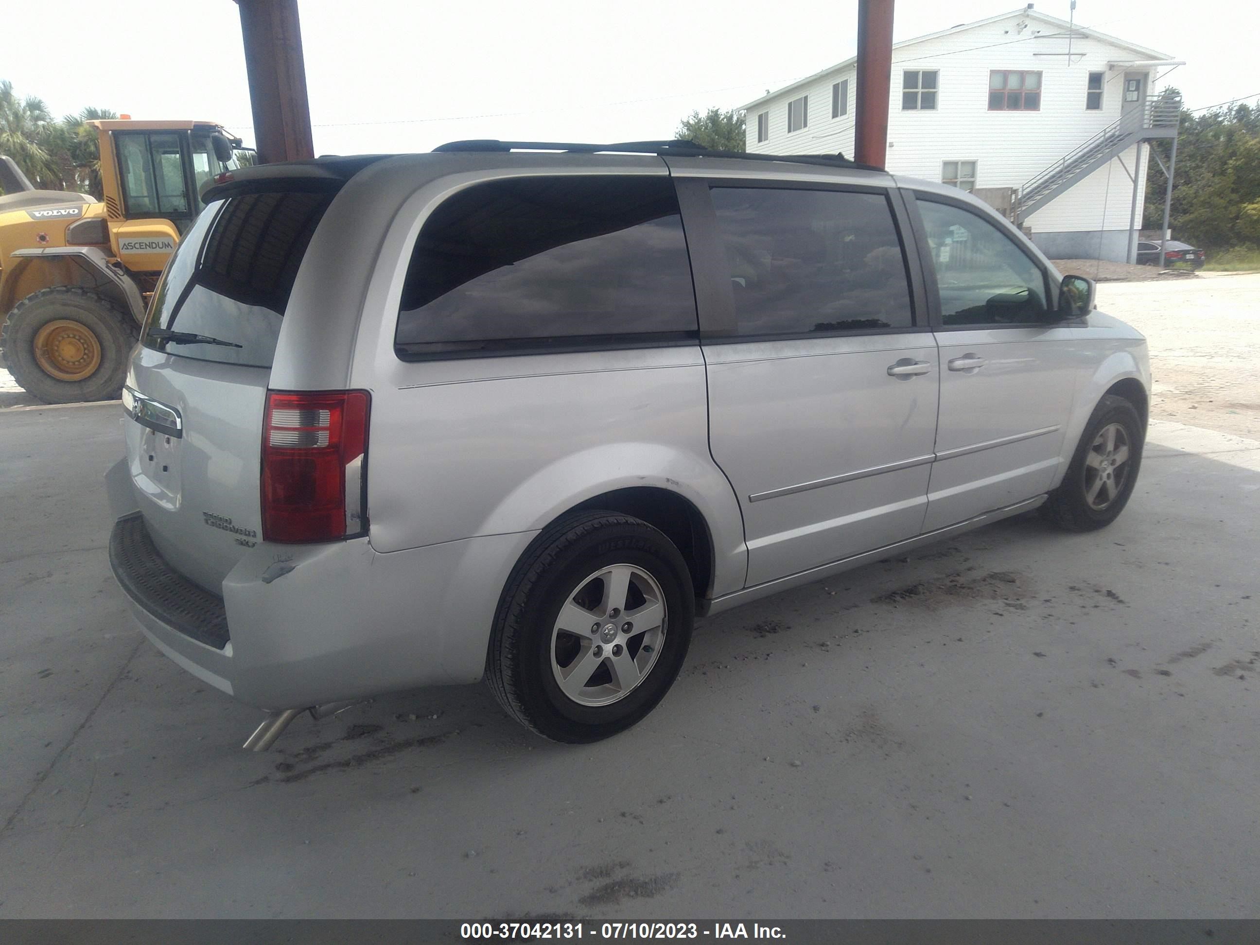 Photo 3 VIN: 2D4RN5D19AR251327 - DODGE CARAVAN 