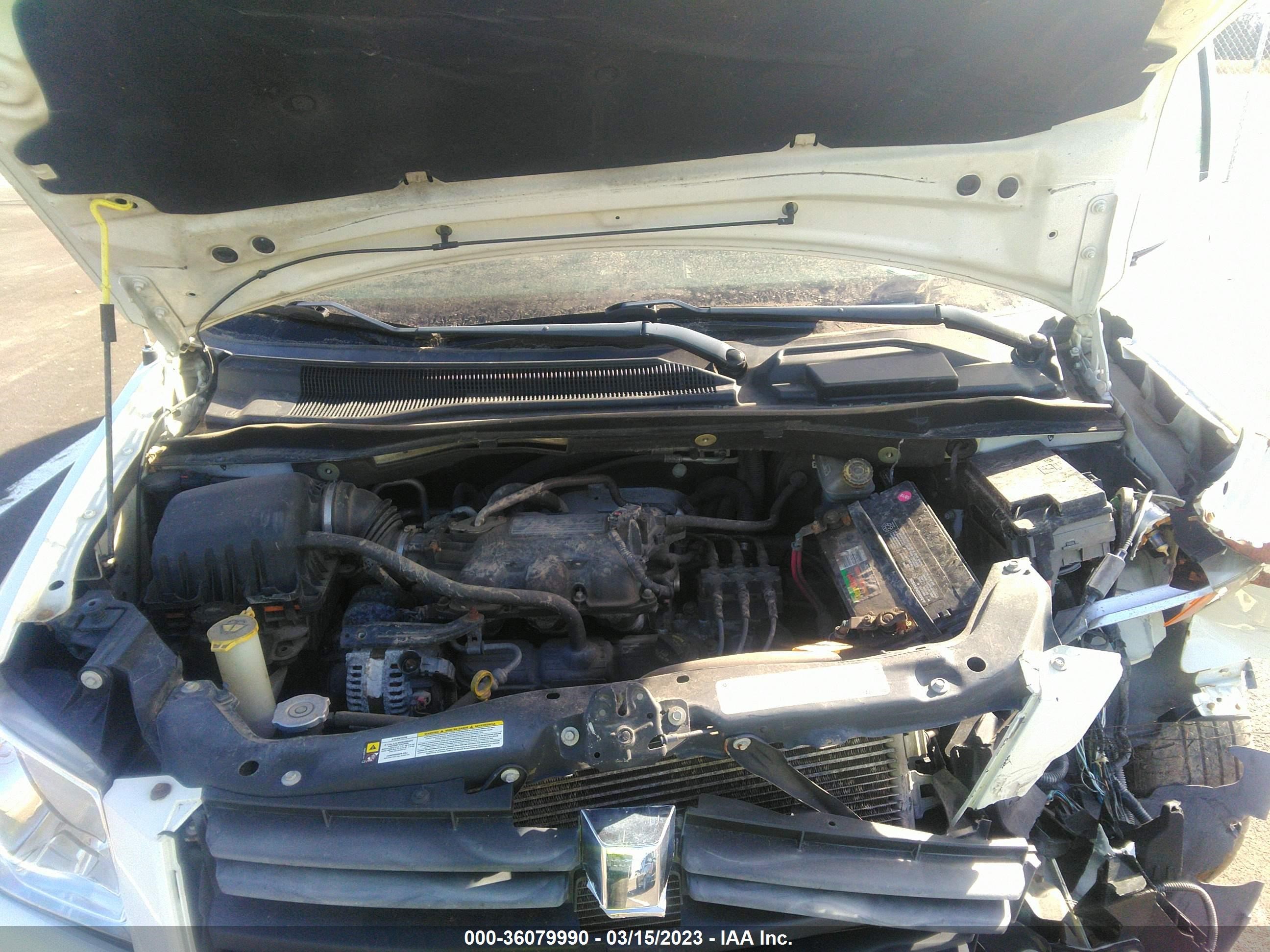 Photo 9 VIN: 2D4RN5D19AR251747 - DODGE CARAVAN 