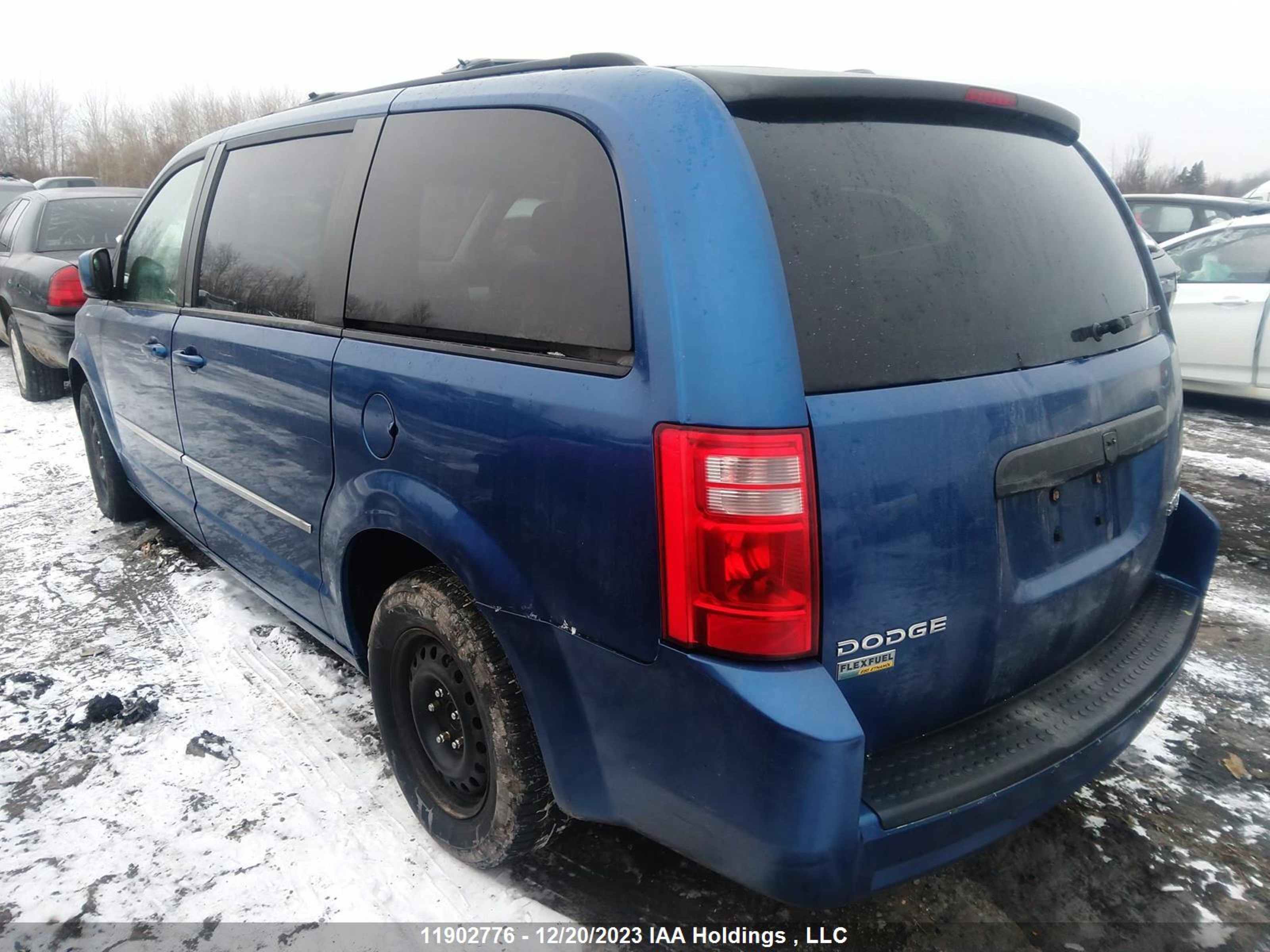 Photo 2 VIN: 2D4RN5D19AR482809 - DODGE CARAVAN 