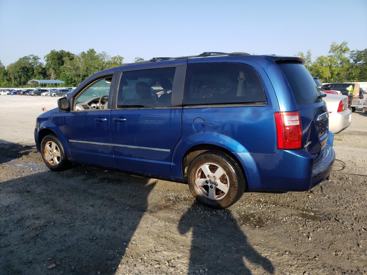 Photo 1 VIN: 2D4RN5D1XAR108080 - DODGE CARAVAN 