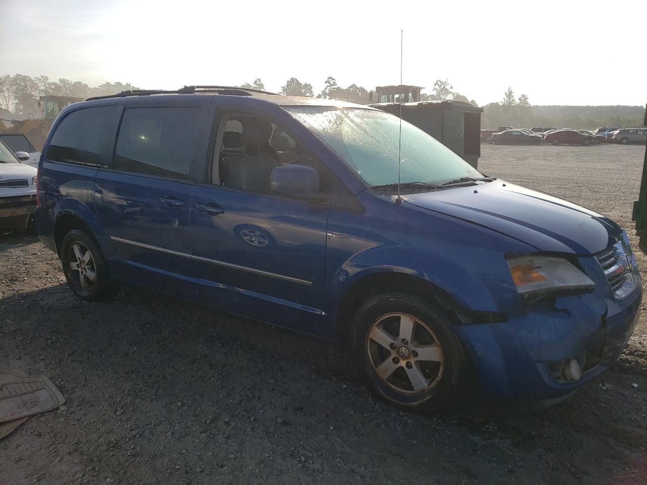 Photo 3 VIN: 2D4RN5D1XAR108080 - DODGE CARAVAN 