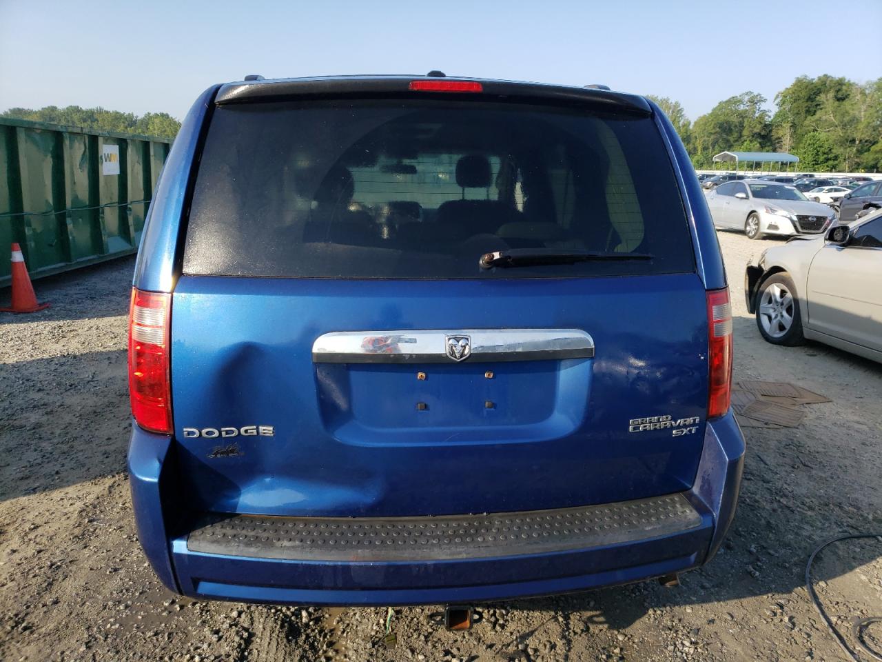 Photo 5 VIN: 2D4RN5D1XAR108080 - DODGE CARAVAN 