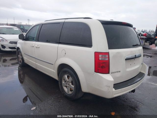 Photo 2 VIN: 2D4RN5D1XAR197147 - DODGE GRAND CARAVAN 