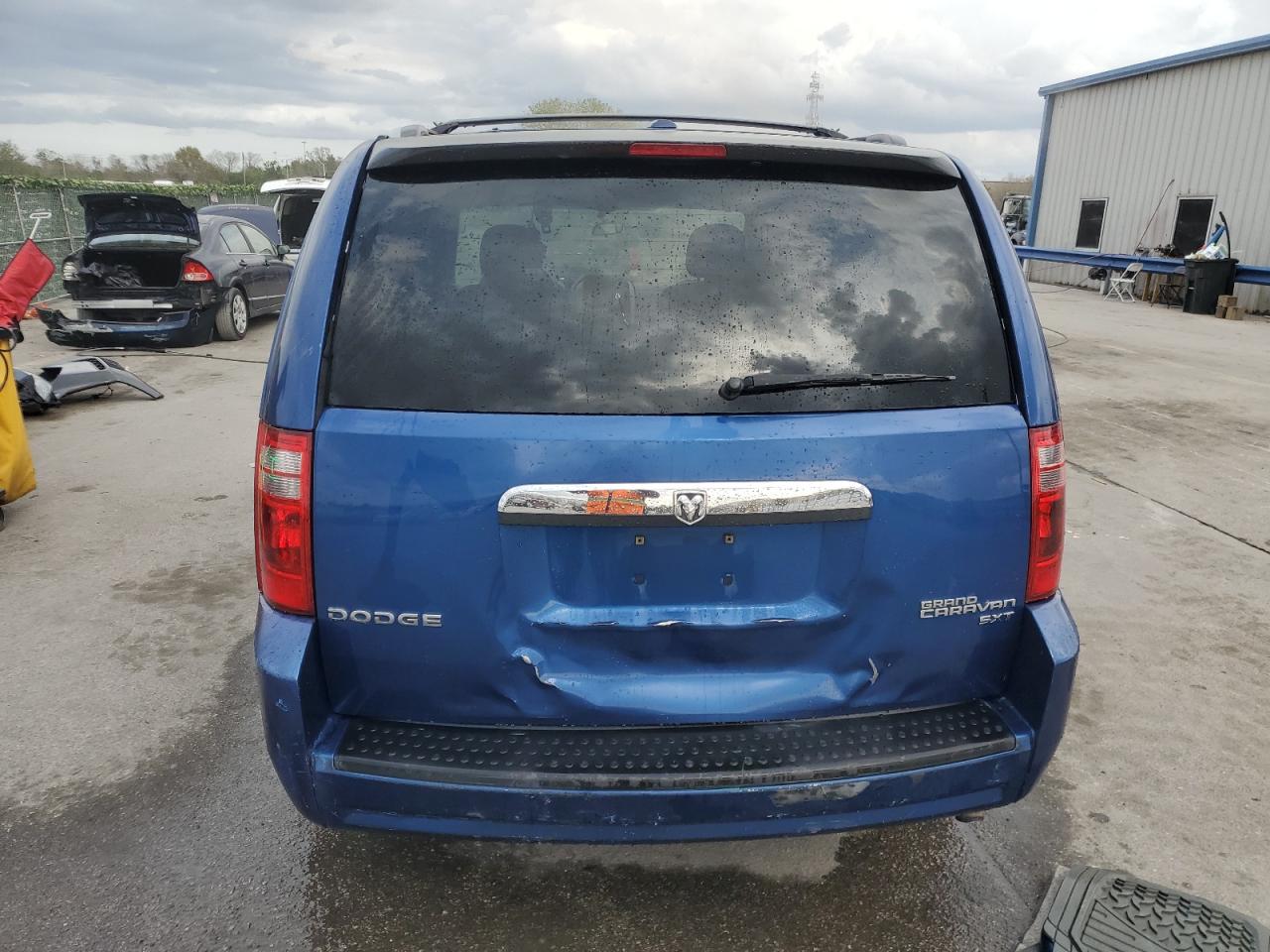 Photo 5 VIN: 2D4RN5D1XAR497447 - DODGE CARAVAN 