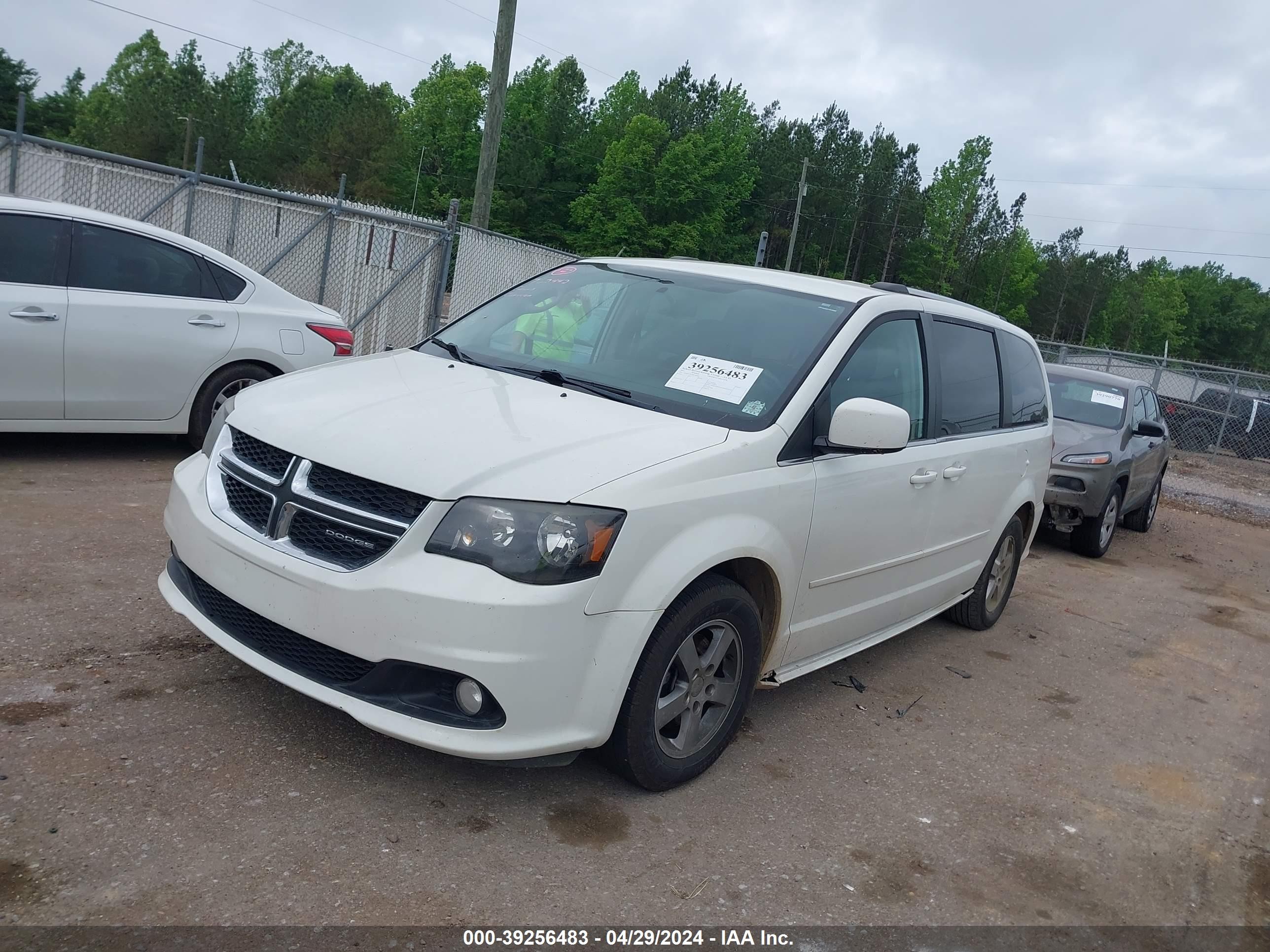 Photo 1 VIN: 2D4RN5DG1BR762942 - DODGE CARAVAN 