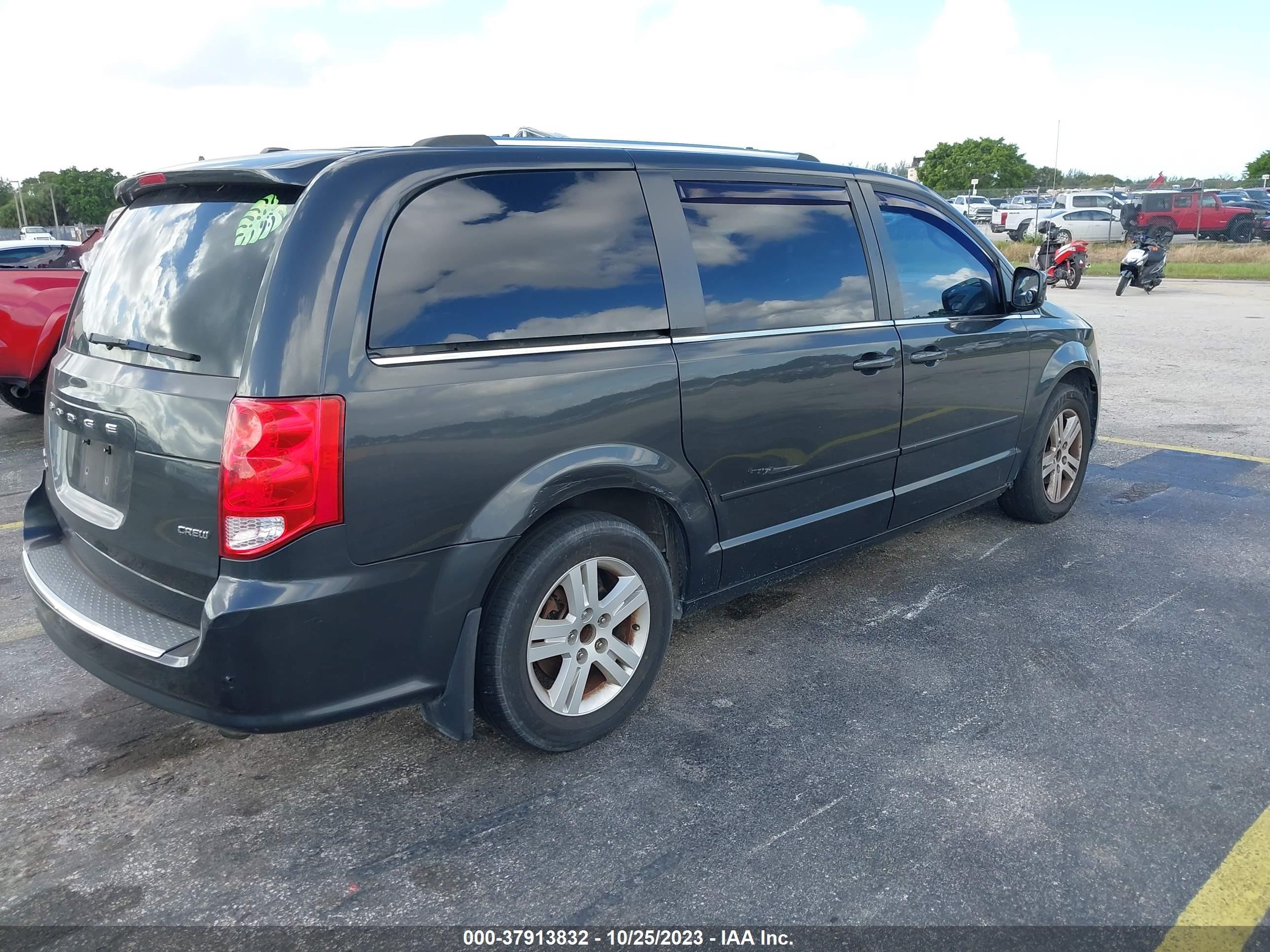 Photo 3 VIN: 2D4RN5DG4BR697522 - DODGE CARAVAN 