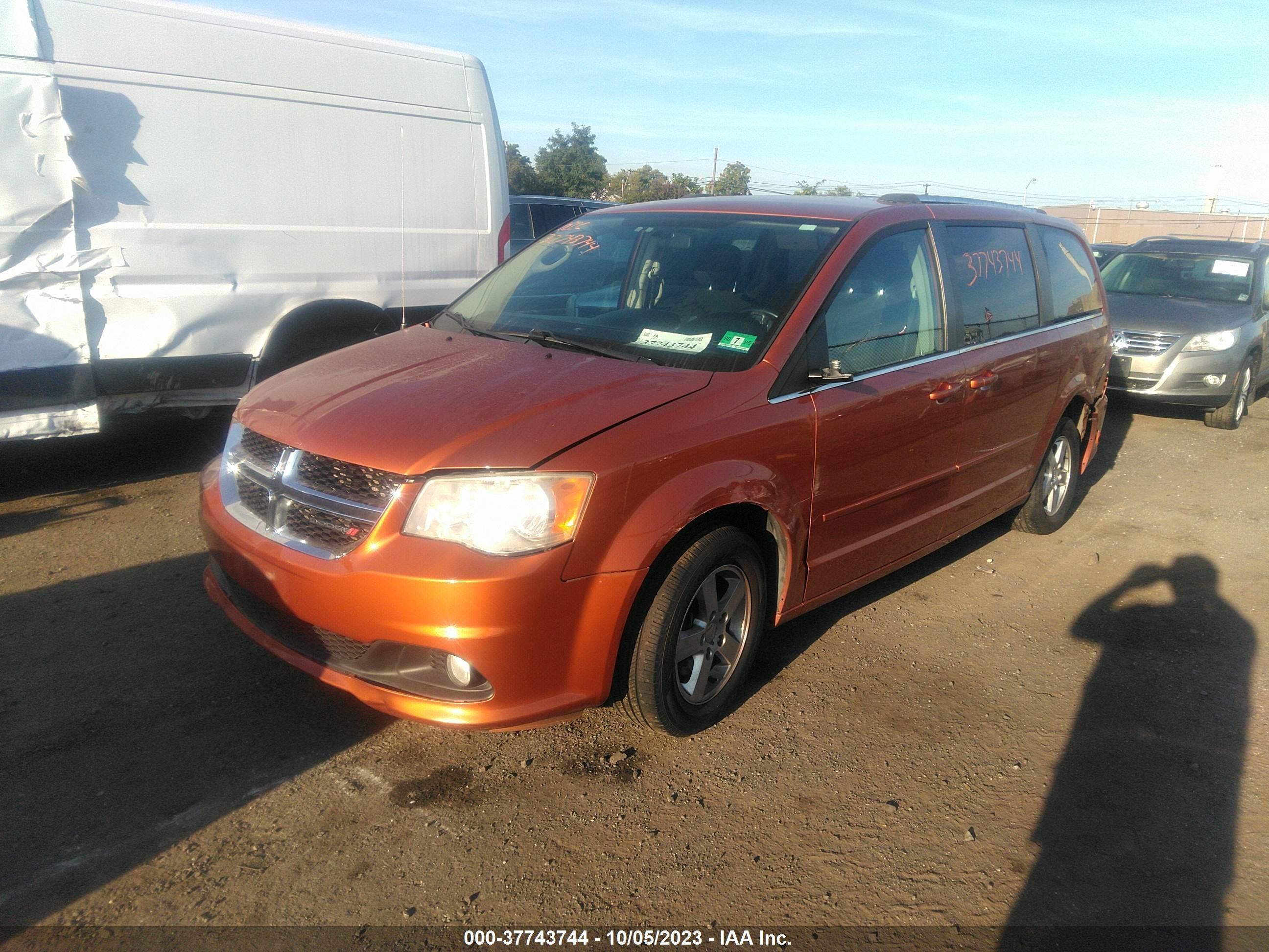 Photo 1 VIN: 2D4RN5DG5BR756352 - DODGE CARAVAN 